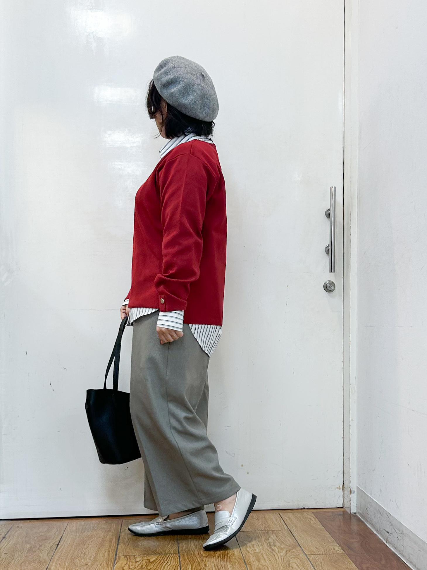 haruさんの「SHOO･LA･RUE｜【洗濯機可/S-LL】抜け感ある着こなしに 金ボタン付き スポンディッシュ クルーネックニット」を使ったコーディネート