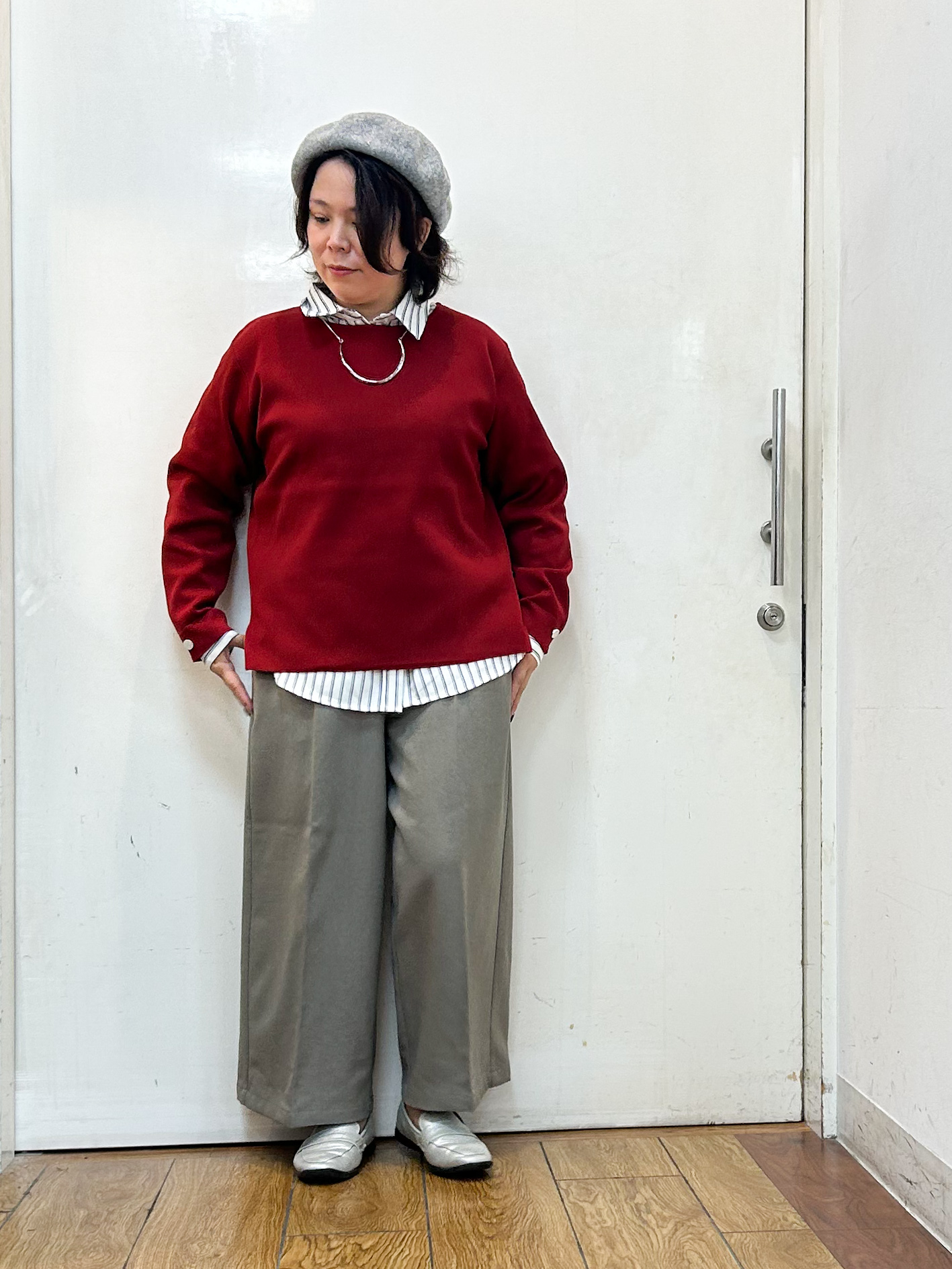 haruさんの「SHOO･LA･RUE｜【洗濯機可/S-LL】抜け感ある着こなしに 金ボタン付き スポンディッシュ クルーネックニット」を使ったコーディネート