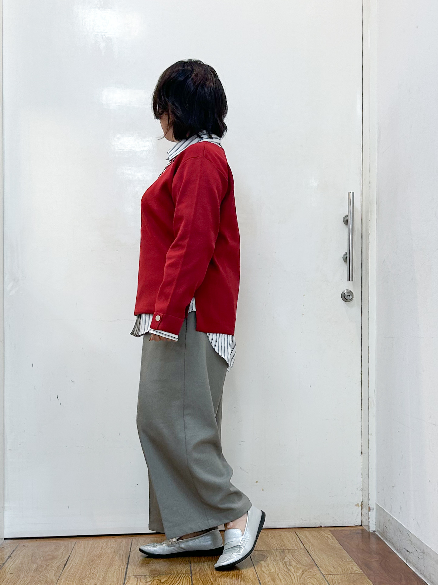 haruさんの「SHOO･LA･RUE｜【洗濯機可/S-LL】抜け感ある着こなしに 金ボタン付き スポンディッシュ クルーネックニット」を使ったコーディネート