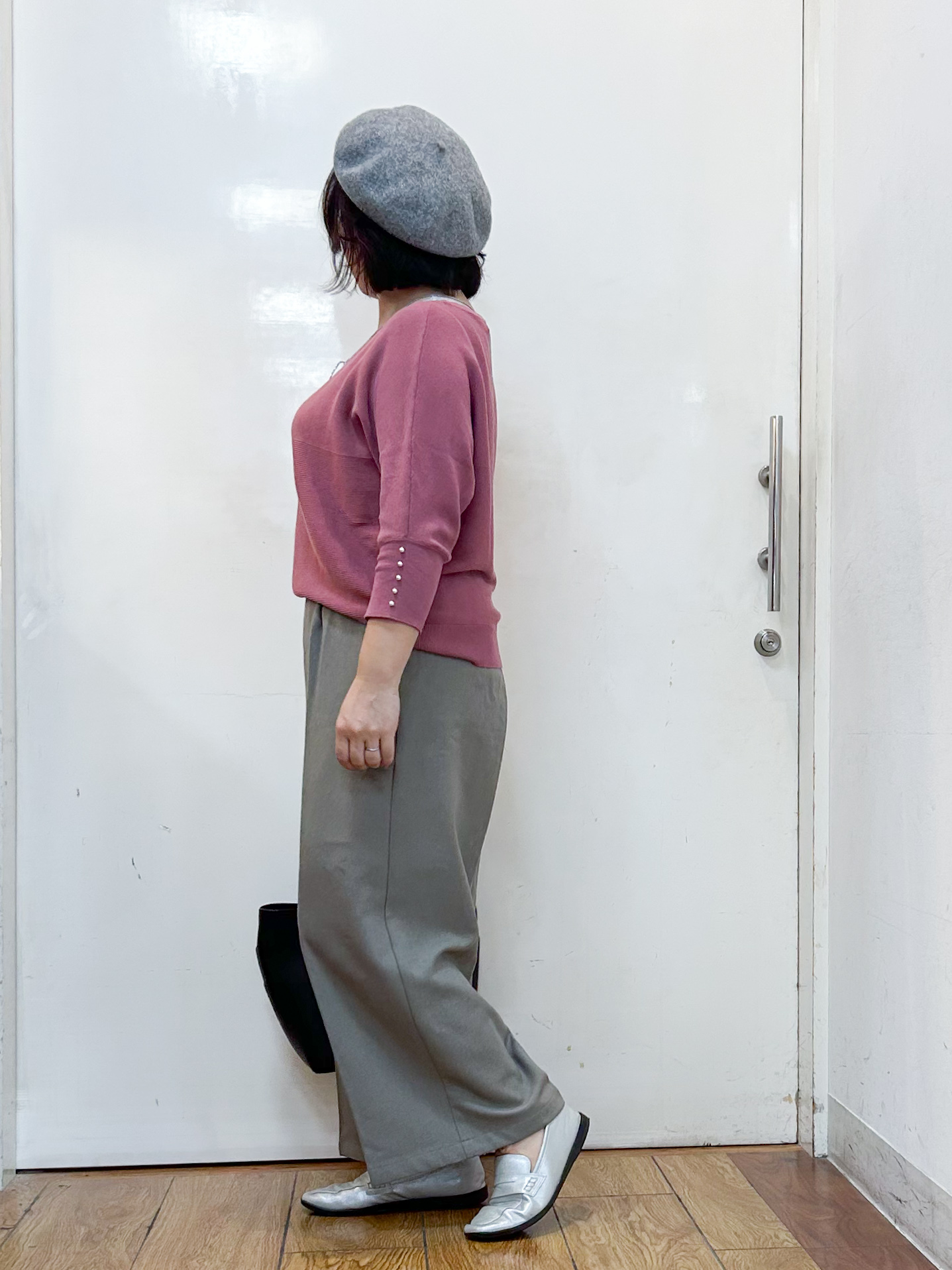 haruさんの「SHOO･LA･RUE｜【毛玉になりにくい】パール調ボタンが女性らしさをプラス ガーター切替 7分袖ドルマンニット」を使ったコーディネート