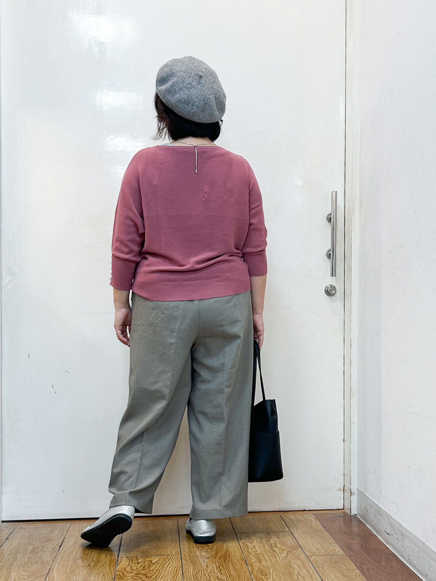 haruさんの「SHOO･LA･RUE｜【毛玉になりにくい】パール調ボタンが女性らしさをプラス ガーター切替 7分袖ドルマンニット」を使ったコーディネート