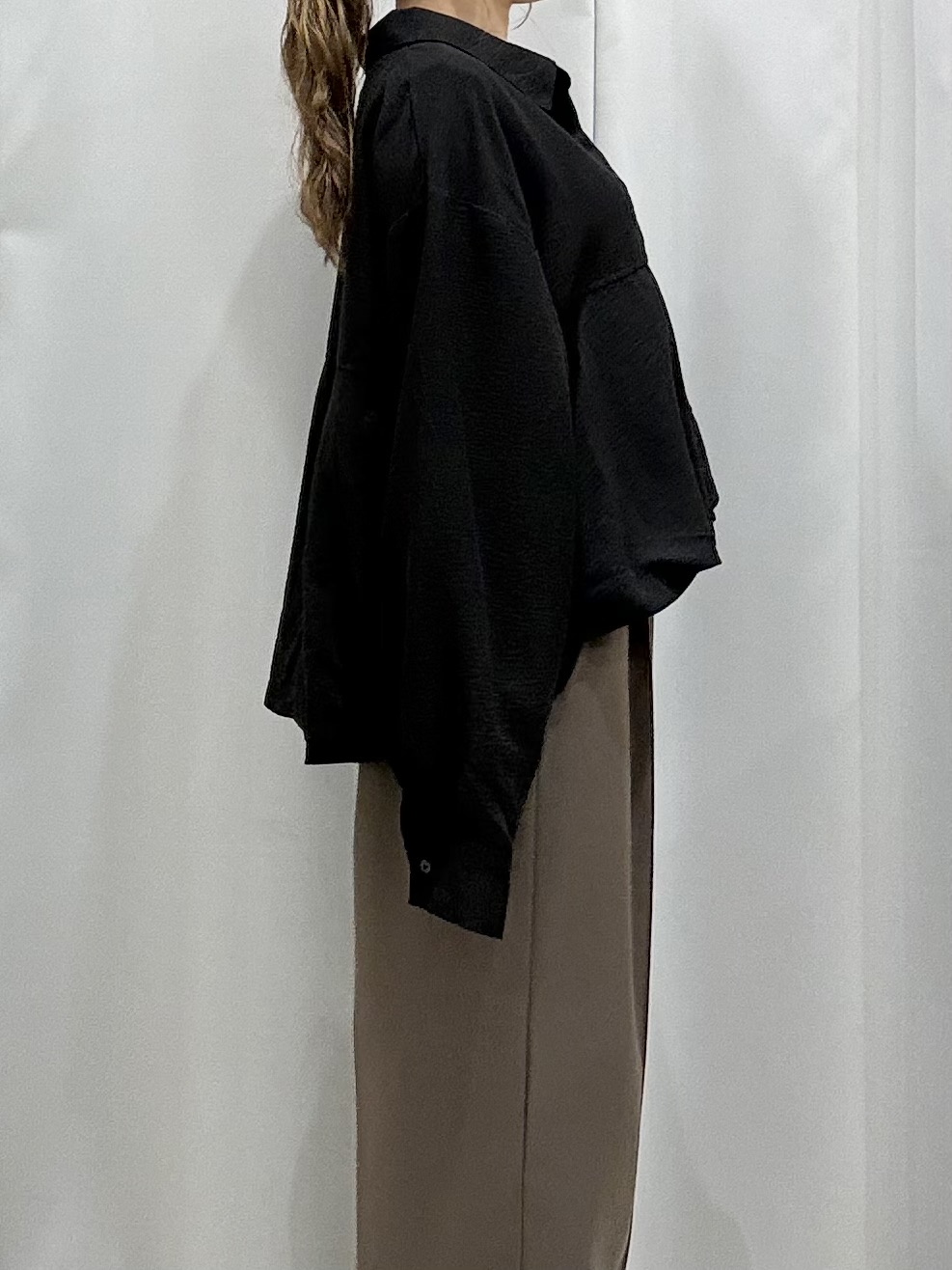 shioさんの「SHOO･LA･RUE｜【S-LL/洗濯機可】インせず即こなれる 裾バルーンシャツ」を使ったコーディネート