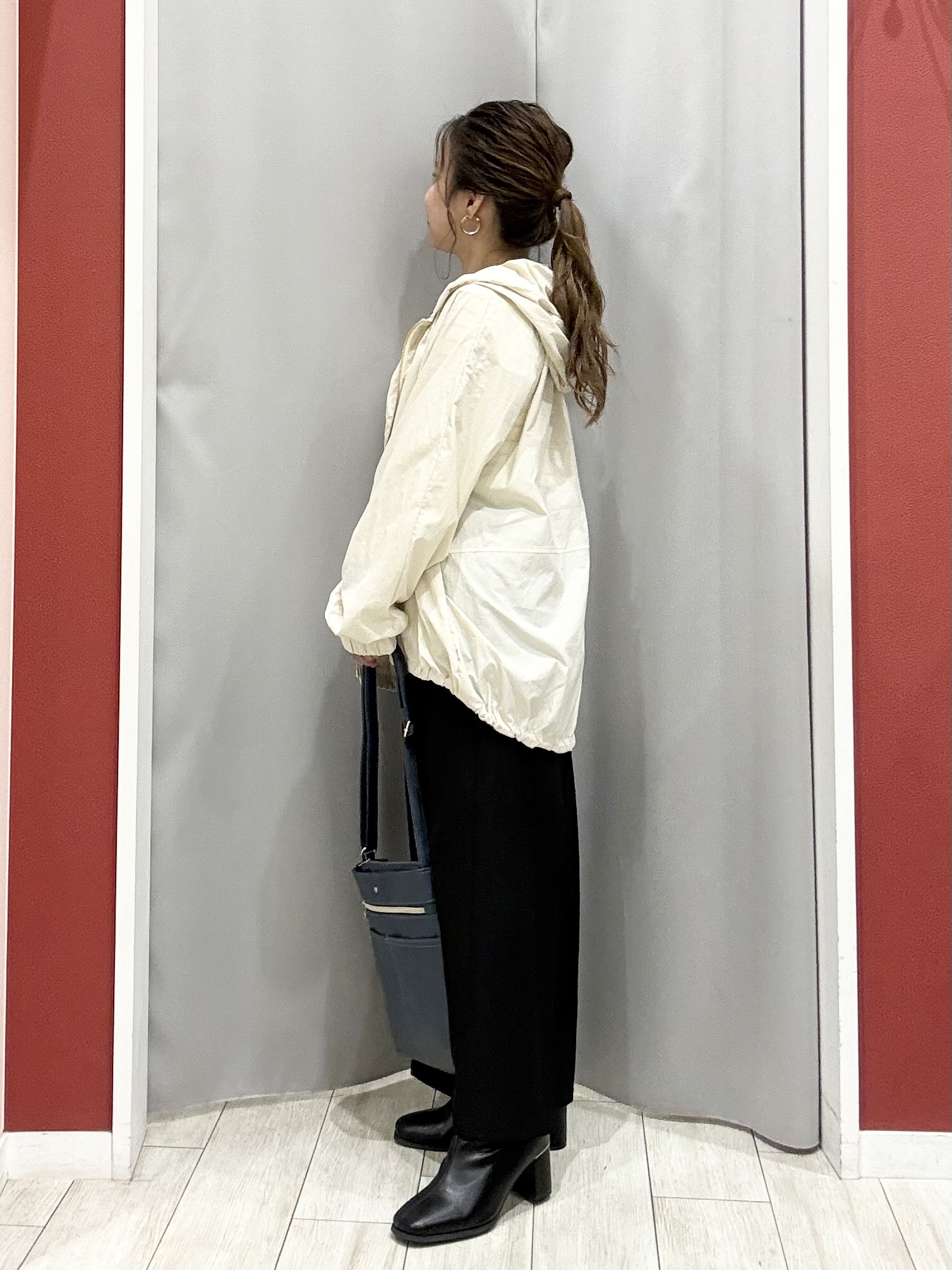 shioさんの「SHOO･LA･RUE｜【S-LL/撥水】ゴールドパーツで女性らしく ギャザーブルゾン」を使ったコーディネート