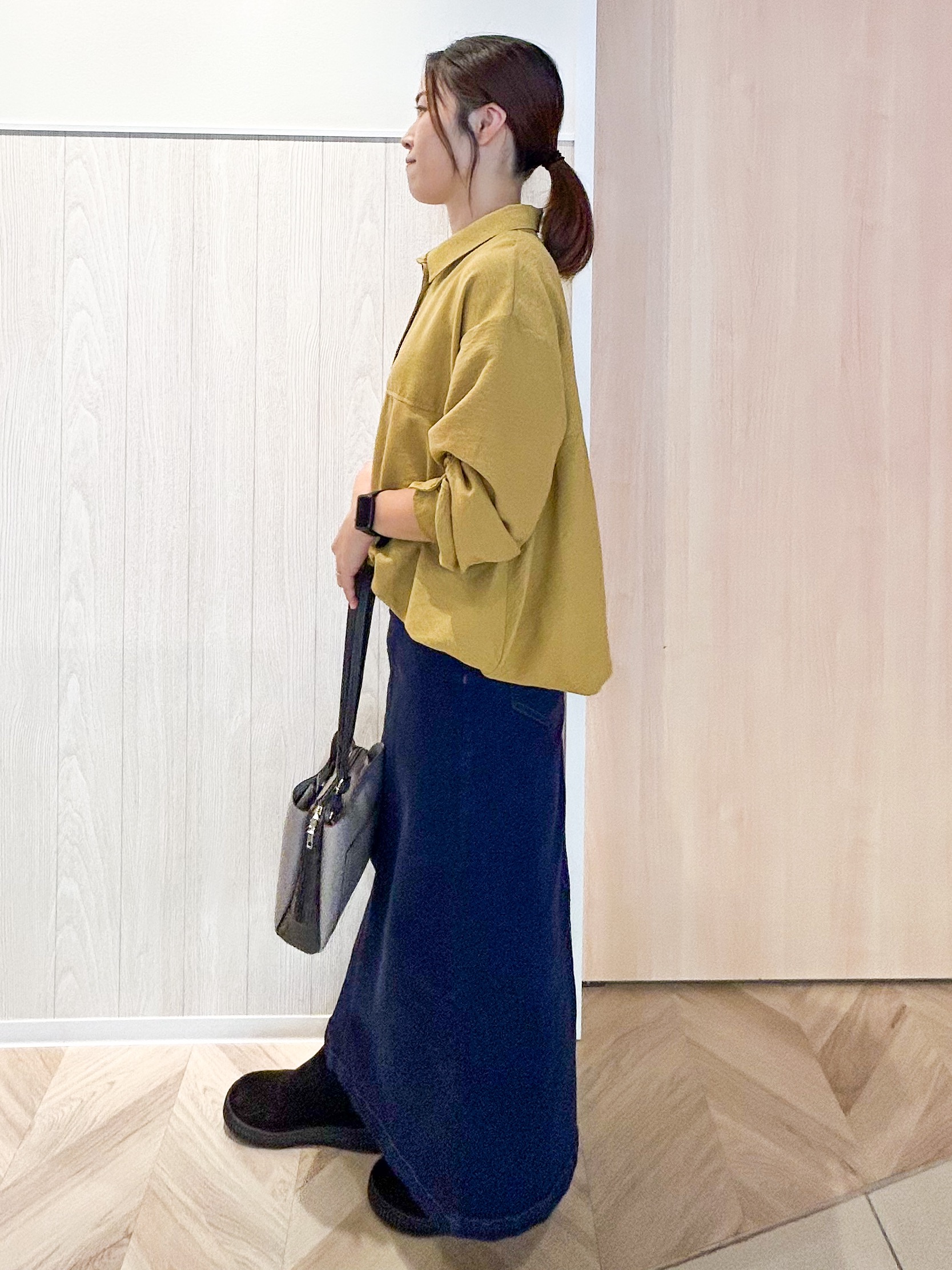 tomoさんの「SHOO･LA･RUE｜【S-LL/洗濯機可】インせず即こなれる 裾バルーンシャツ」を使ったコーディネート