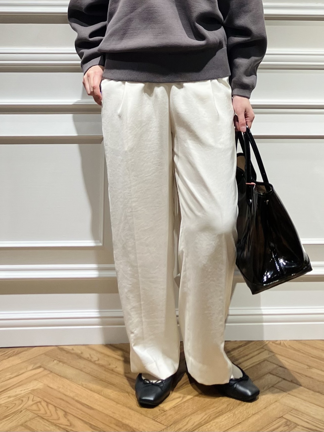 TSUKUIさんの「DRESSTERIOR｜サテンイージーパンツ」を使ったコーディネート