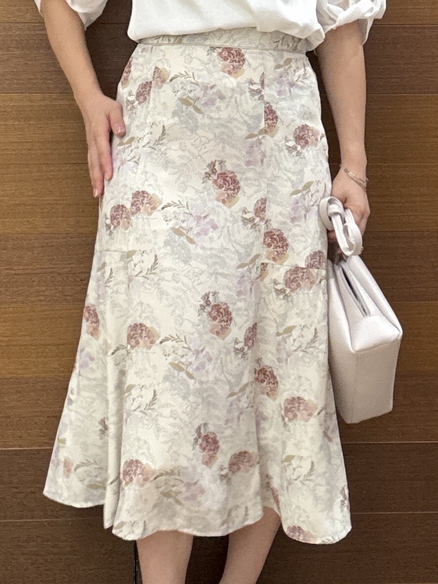 maichiさんの「OPAQUE.CLIP｜花柄ジャカード５分袖トップス《接触冷感／UVケア／洗濯機OK》」を使ったコーディネート