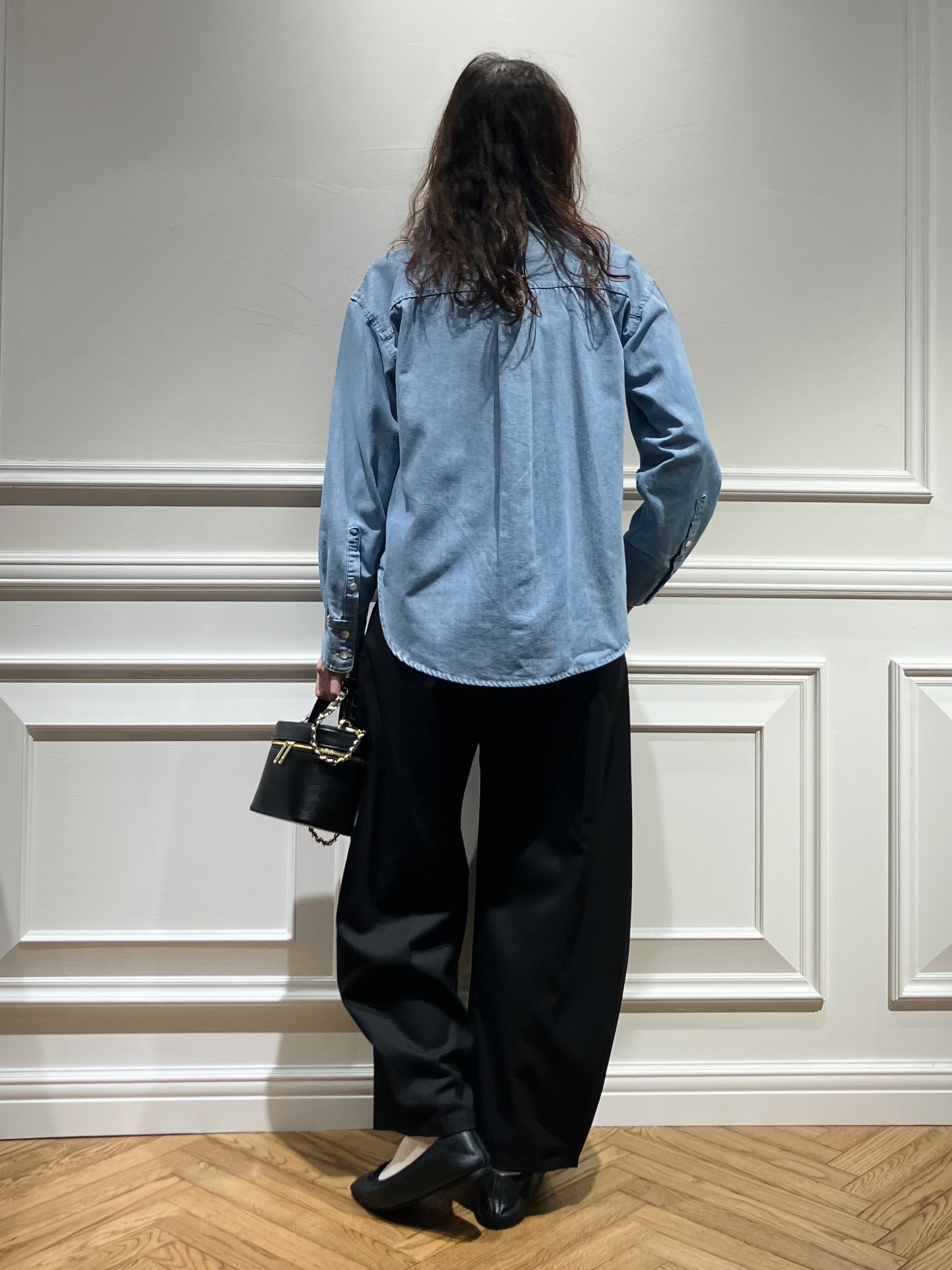 TSUKUIさんの「DRESSTERIOR｜【取り外し可能】2WAY ボウタイデニムシャツ」を使ったコーディネート