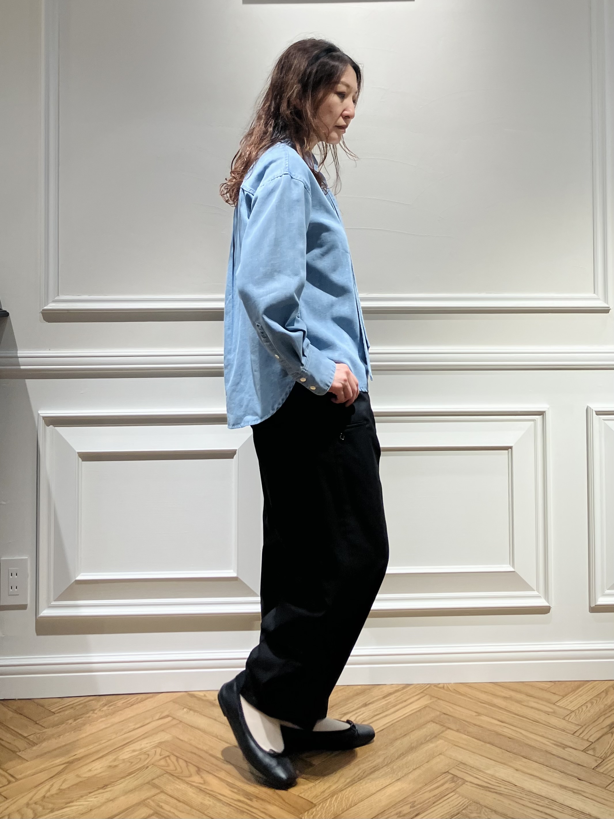 TSUKUIさんの「DRESSTERIOR｜【取り外し可能】2WAY ボウタイデニムシャツ」を使ったコーディネート