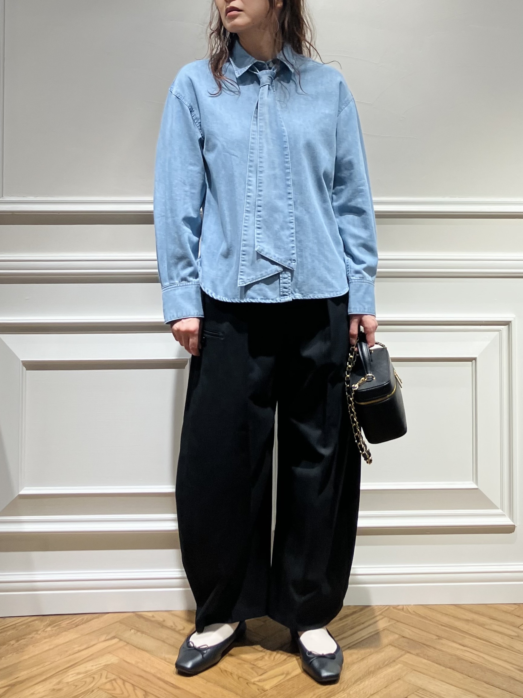 TSUKUIさんの「DRESSTERIOR｜【取り外し可能】2WAY ボウタイデニムシャツ」を使ったコーディネート