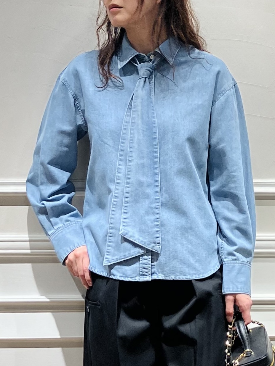 TSUKUIさんの「DRESSTERIOR｜【取り外し可能】2WAY ボウタイデニムシャツ」を使ったコーディネート