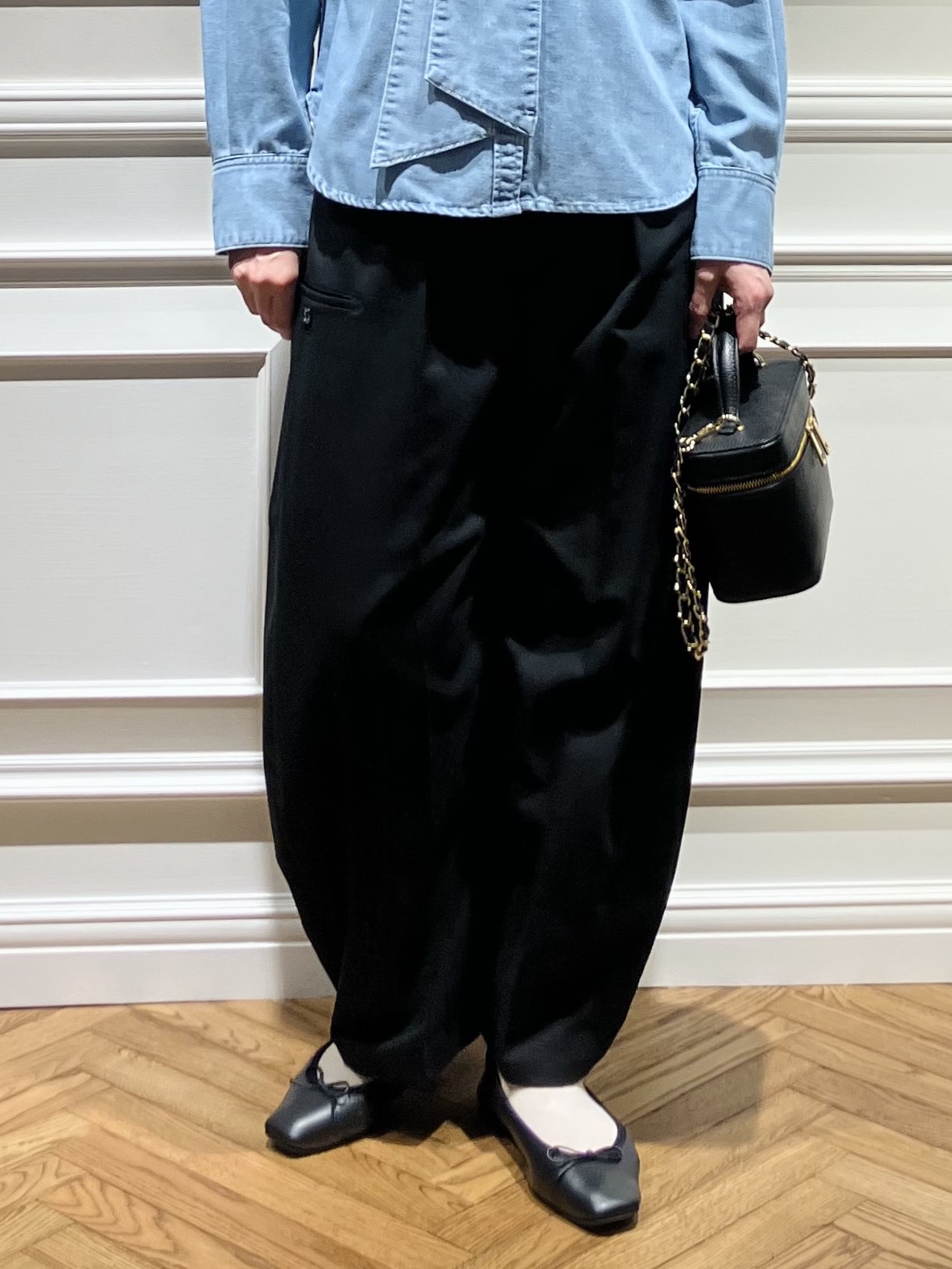 TSUKUIさんの「DRESSTERIOR｜【取り外し可能】2WAY ボウタイデニムシャツ」を使ったコーディネート