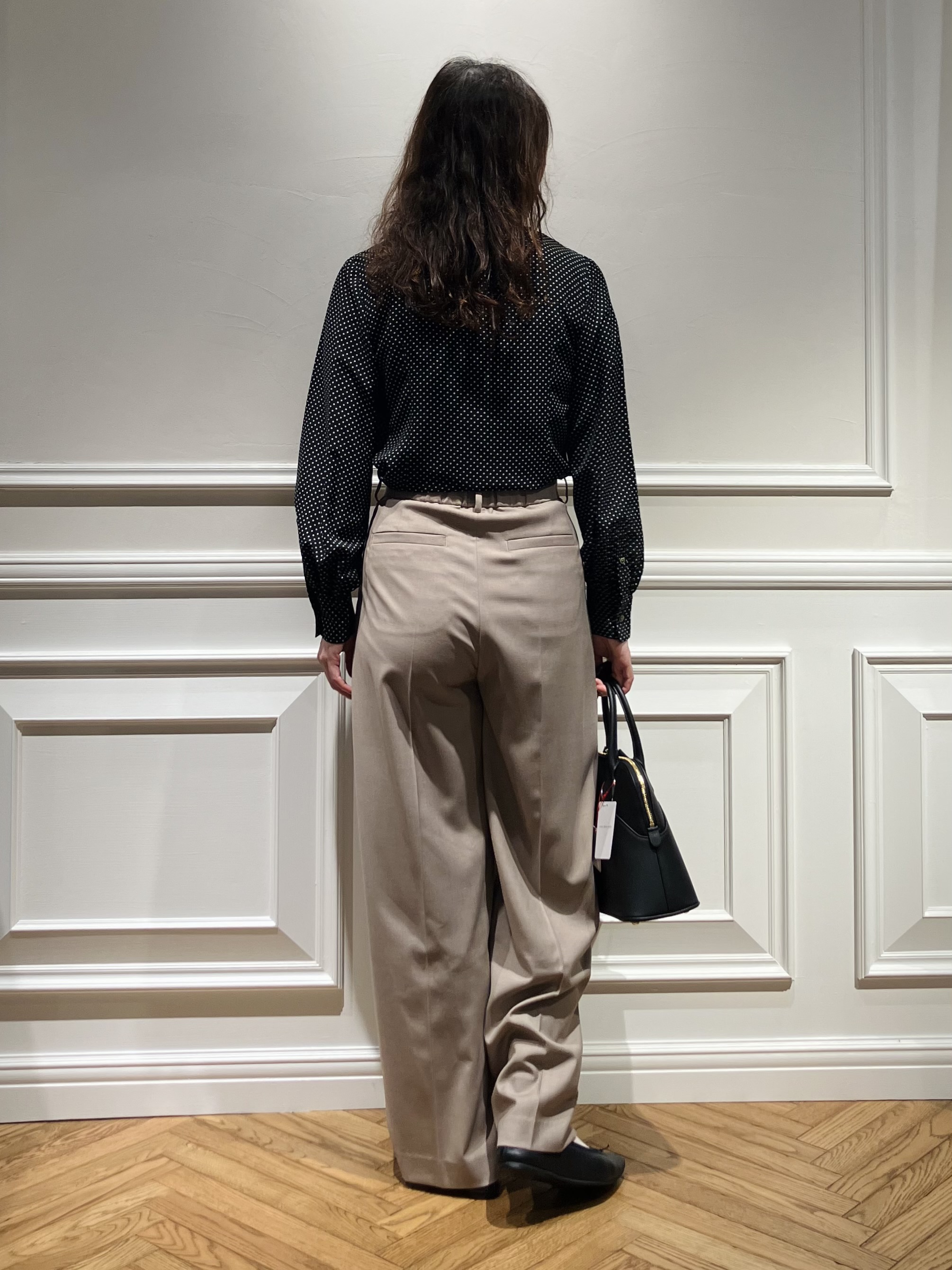 TSUKUIさんの「DRESSTERIOR｜スタンドフリル ドットシャツ」を使ったコーディネート