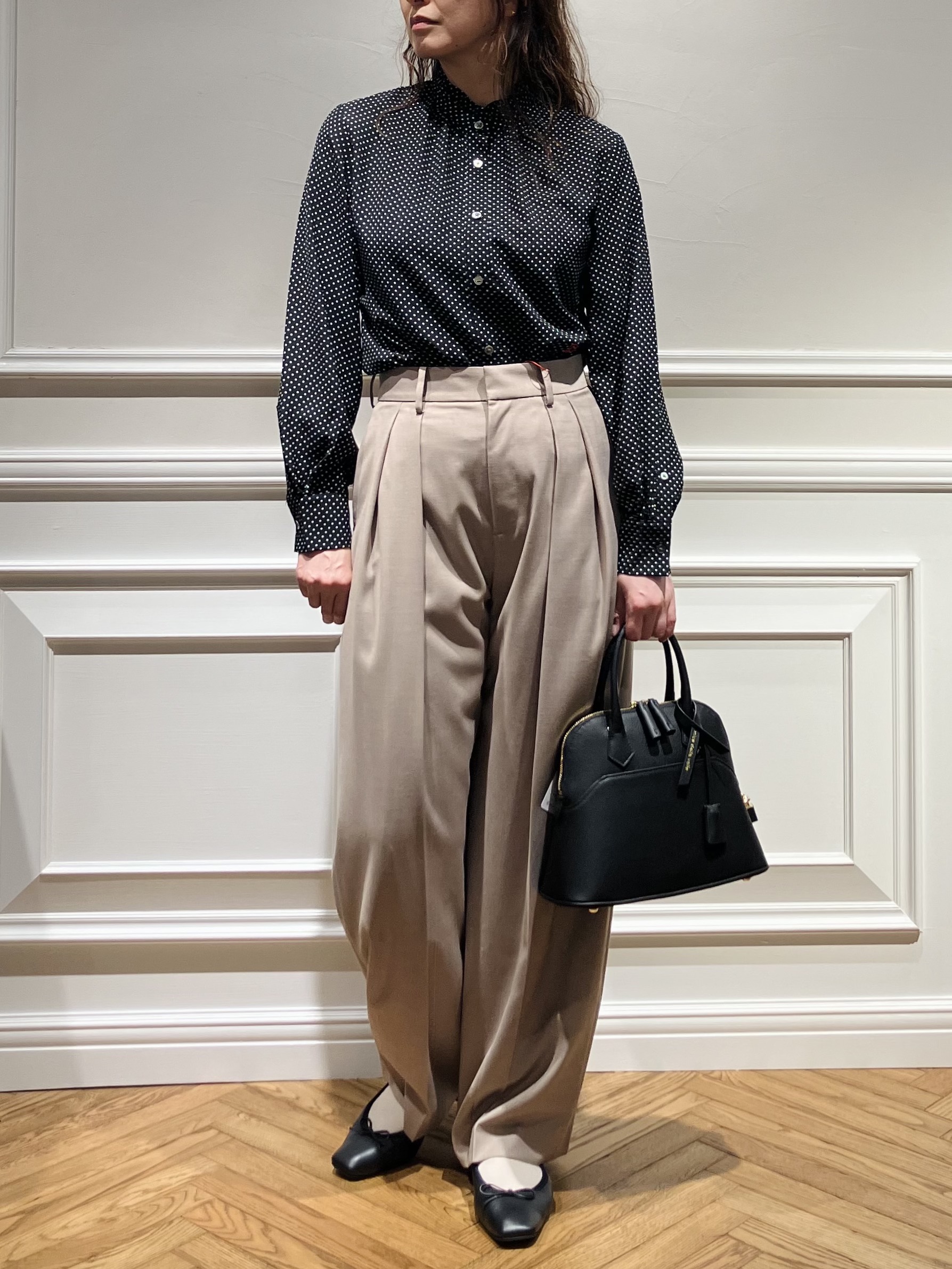 TSUKUIさんの「DRESSTERIOR｜スタンドフリル ドットシャツ」を使ったコーディネート