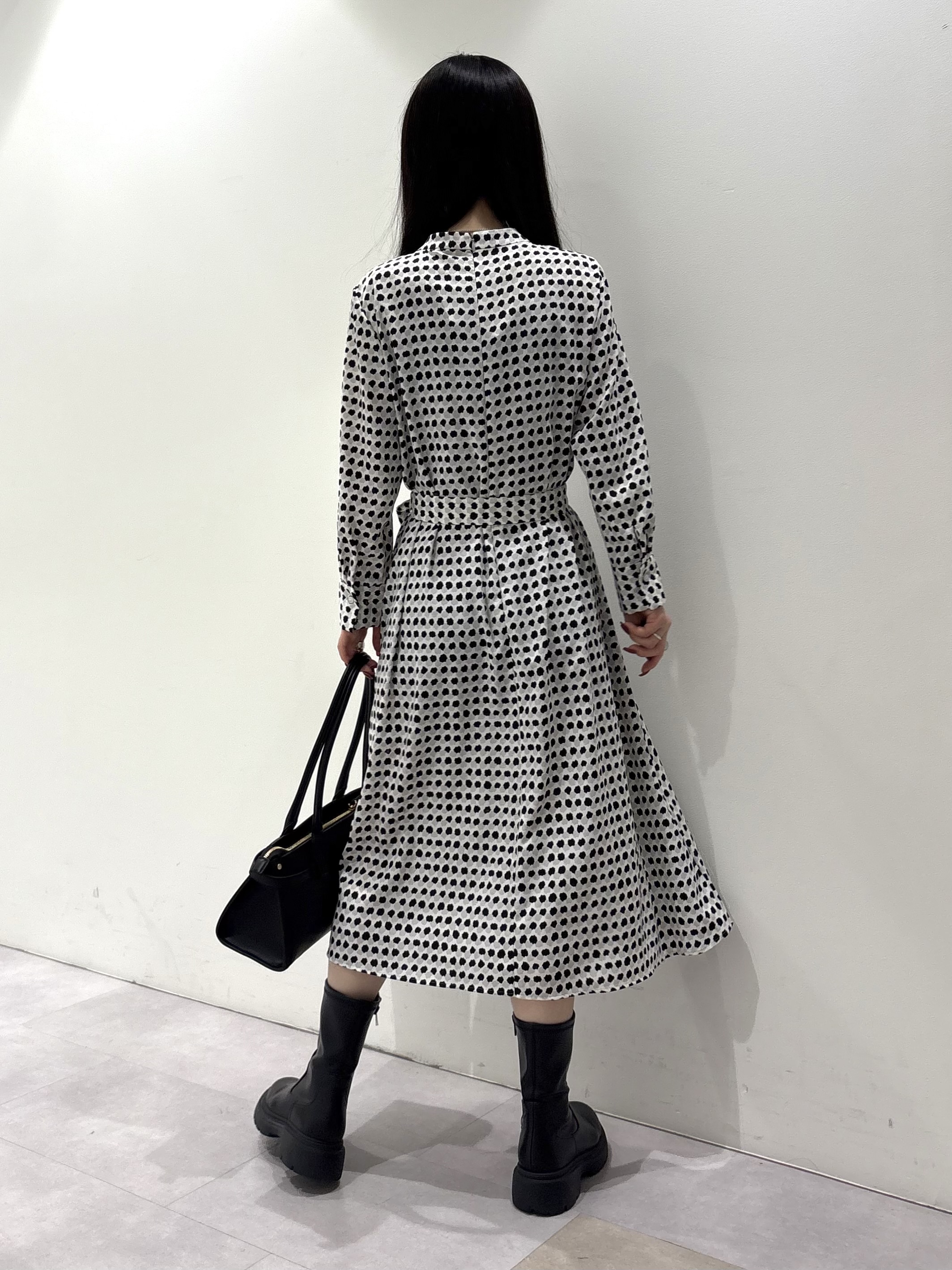 KEIKOさんの「INDIVI｜【美シルエット／ベルト付】幾何学ドット柄プリントワンピース」を使ったコーディネート