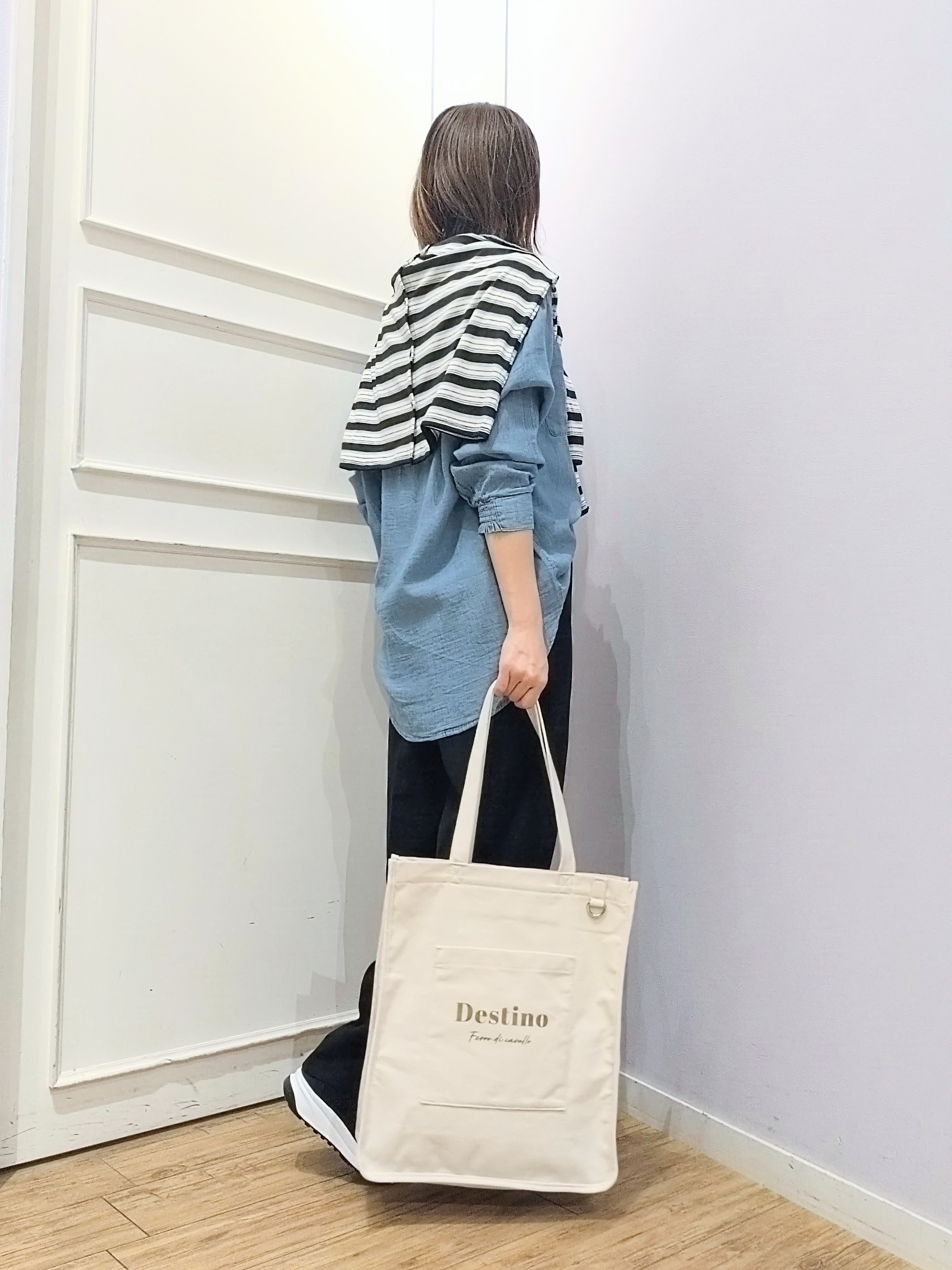 miomioさんの「SHOO･LA･RUE｜【2点セット/洗濯機可】マルチボーダーTシャツ+カーディガン」を使ったコーディネート