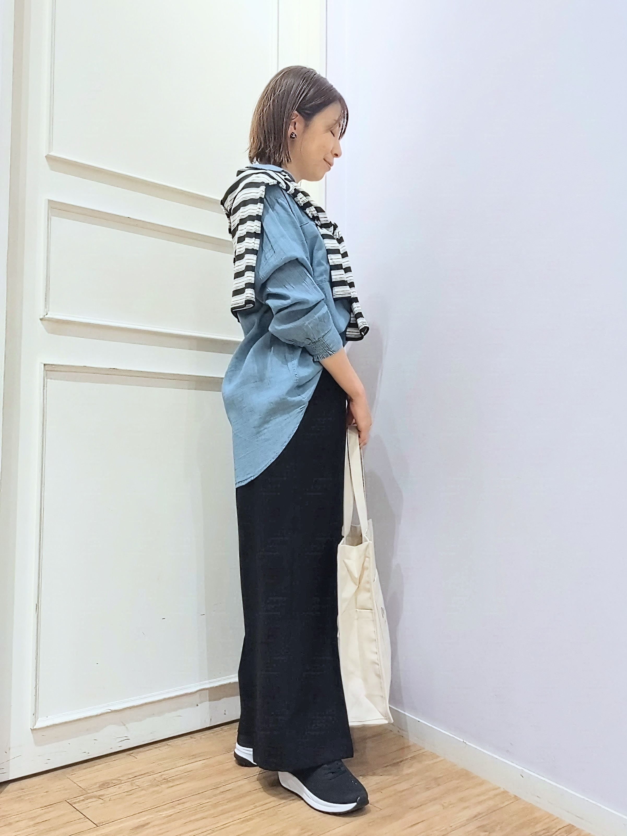 miomioさんの「SHOO･LA･RUE｜【2点セット/洗濯機可】マルチボーダーTシャツ+カーディガン」を使ったコーディネート
