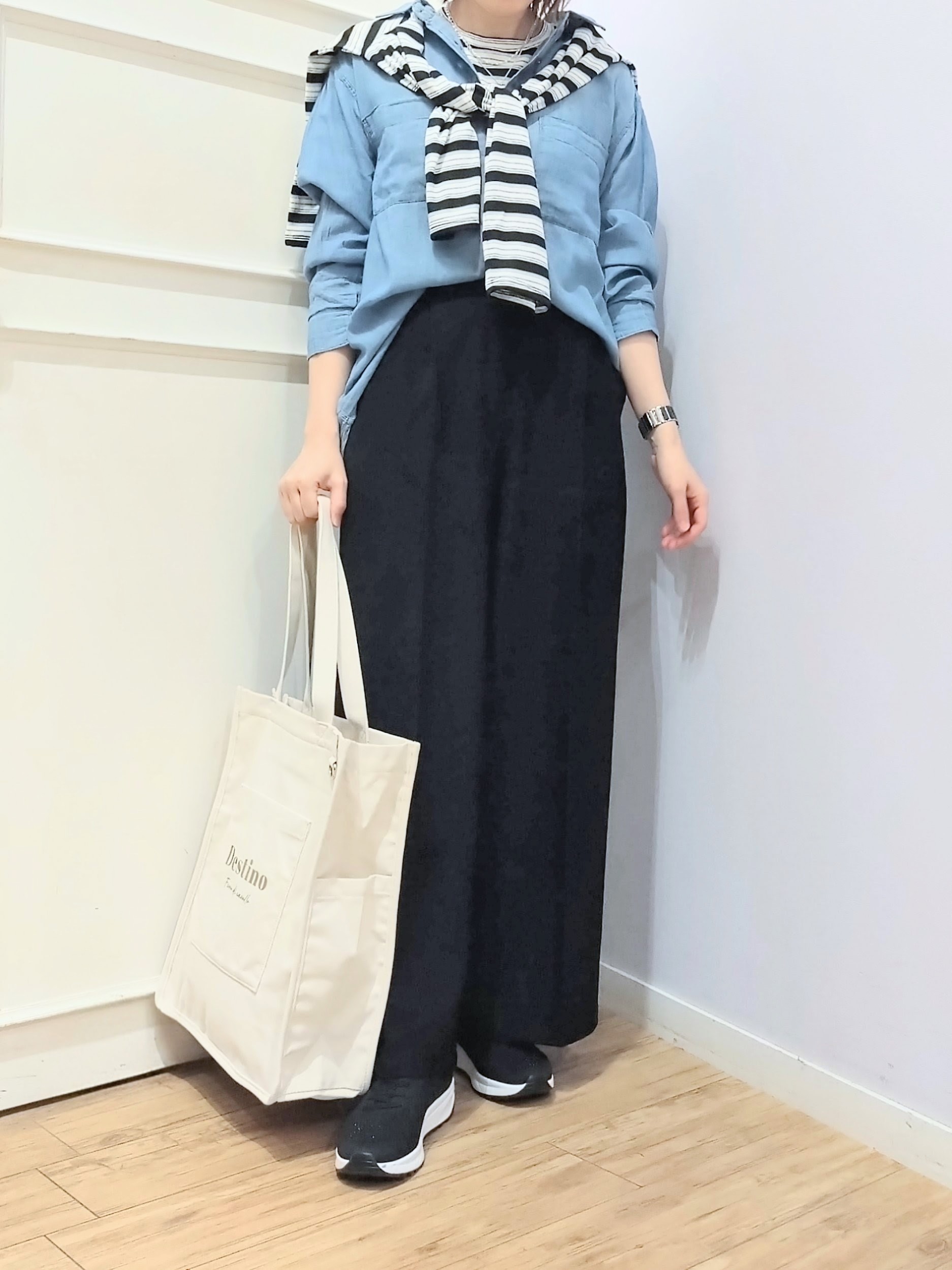 miomioさんの「SHOO･LA･RUE｜【2点セット/洗濯機可】マルチボーダーTシャツ+カーディガン」を使ったコーディネート