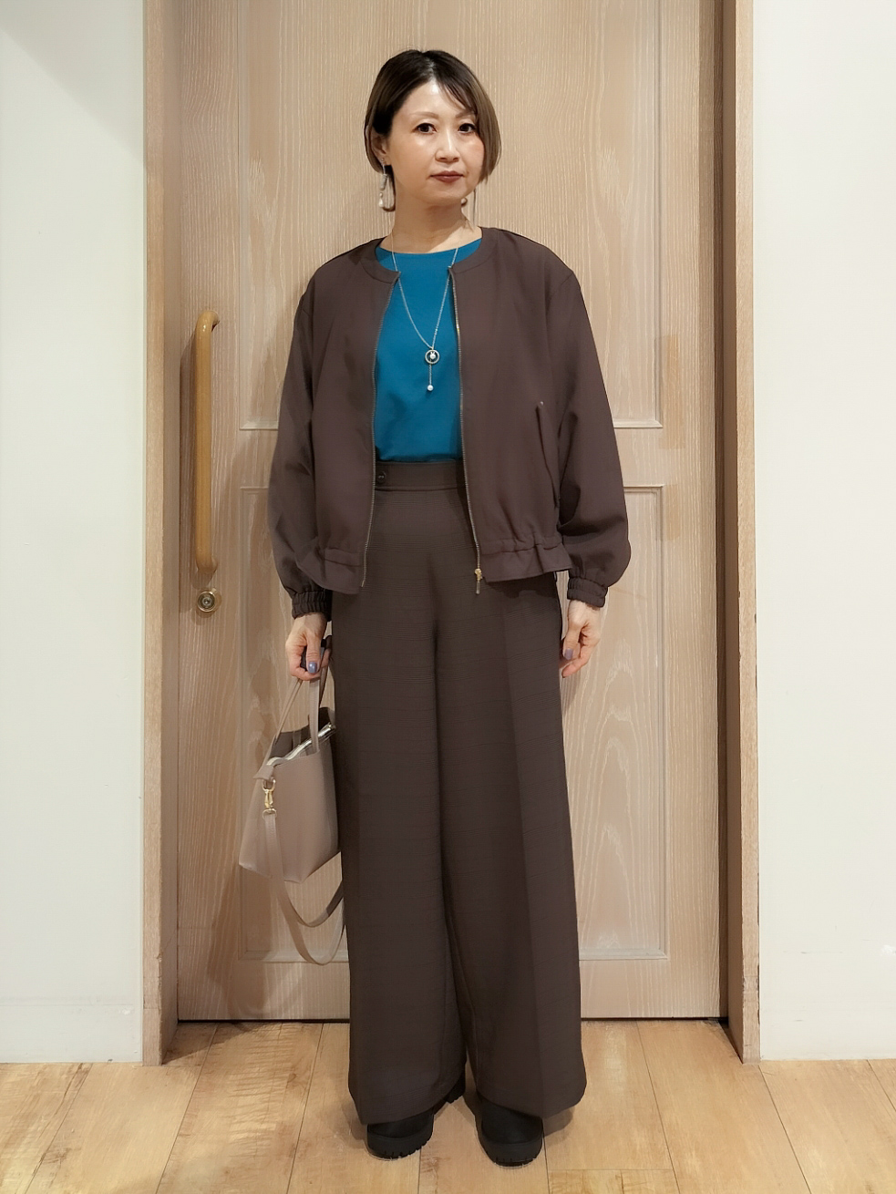 YUKIさんの「SHOO･LA･RUE｜【洗濯後しわになりにくい/S-LL】裾ドロストフリルブルゾン」を使ったコーディネート