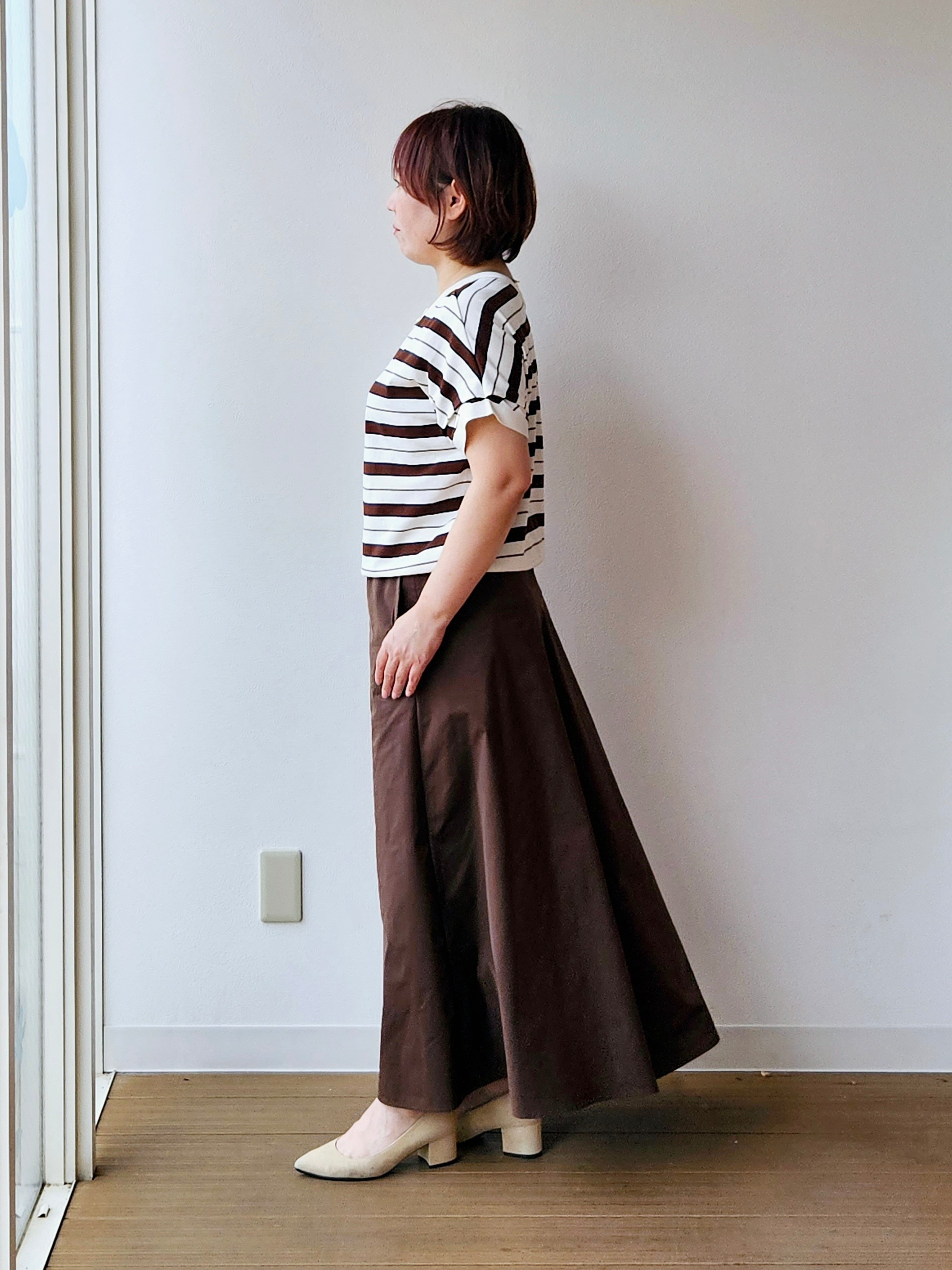 やじまさんの「UNTITLED｜【肌に張りつきにくい/前後2WAY】ドライタッチコットンプルオーバー」を使ったコーディネート