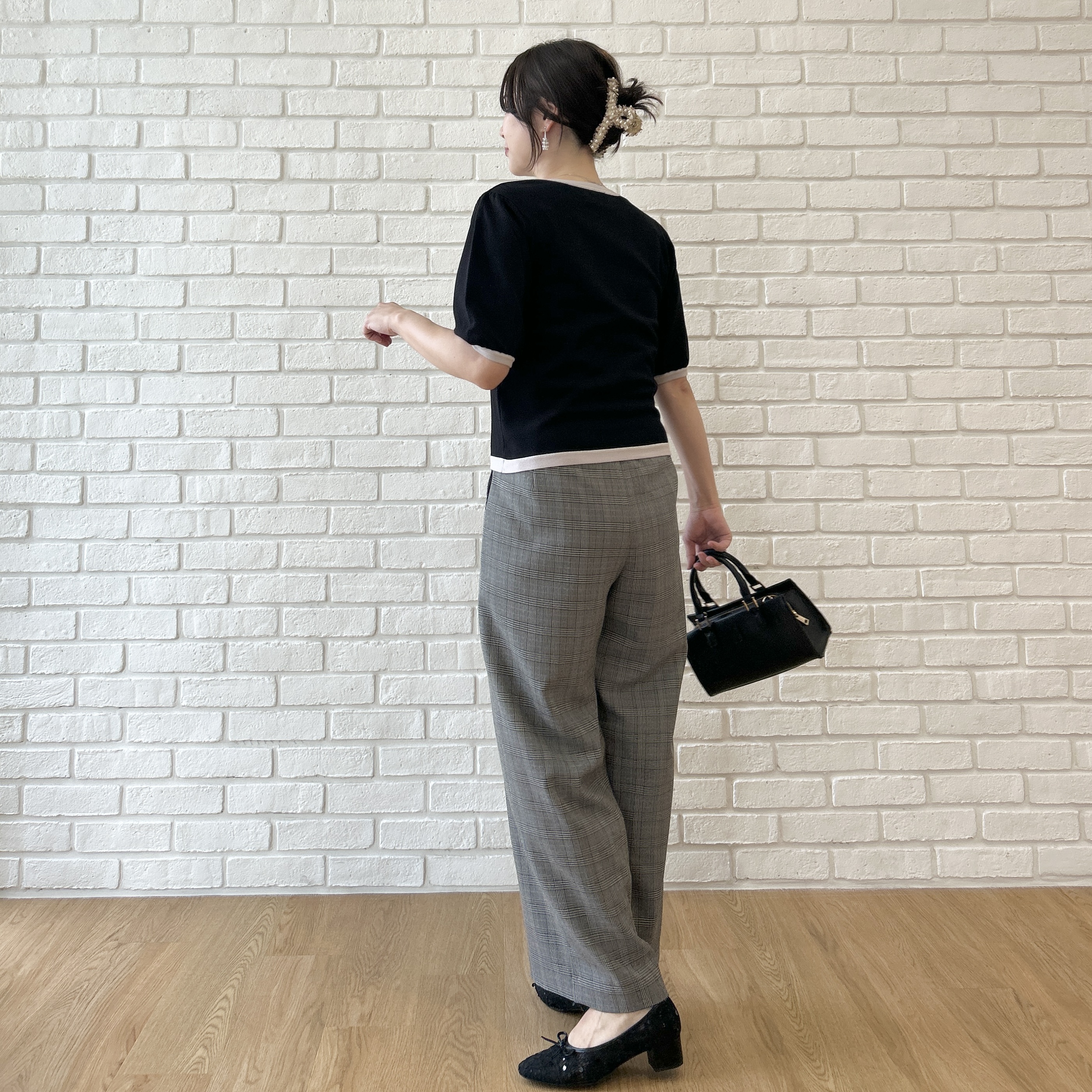 shinoさんの「Couture brooch｜【きちんと見えて華やか・アンサンブル可】ラメ配色ニット」を使ったコーディネート