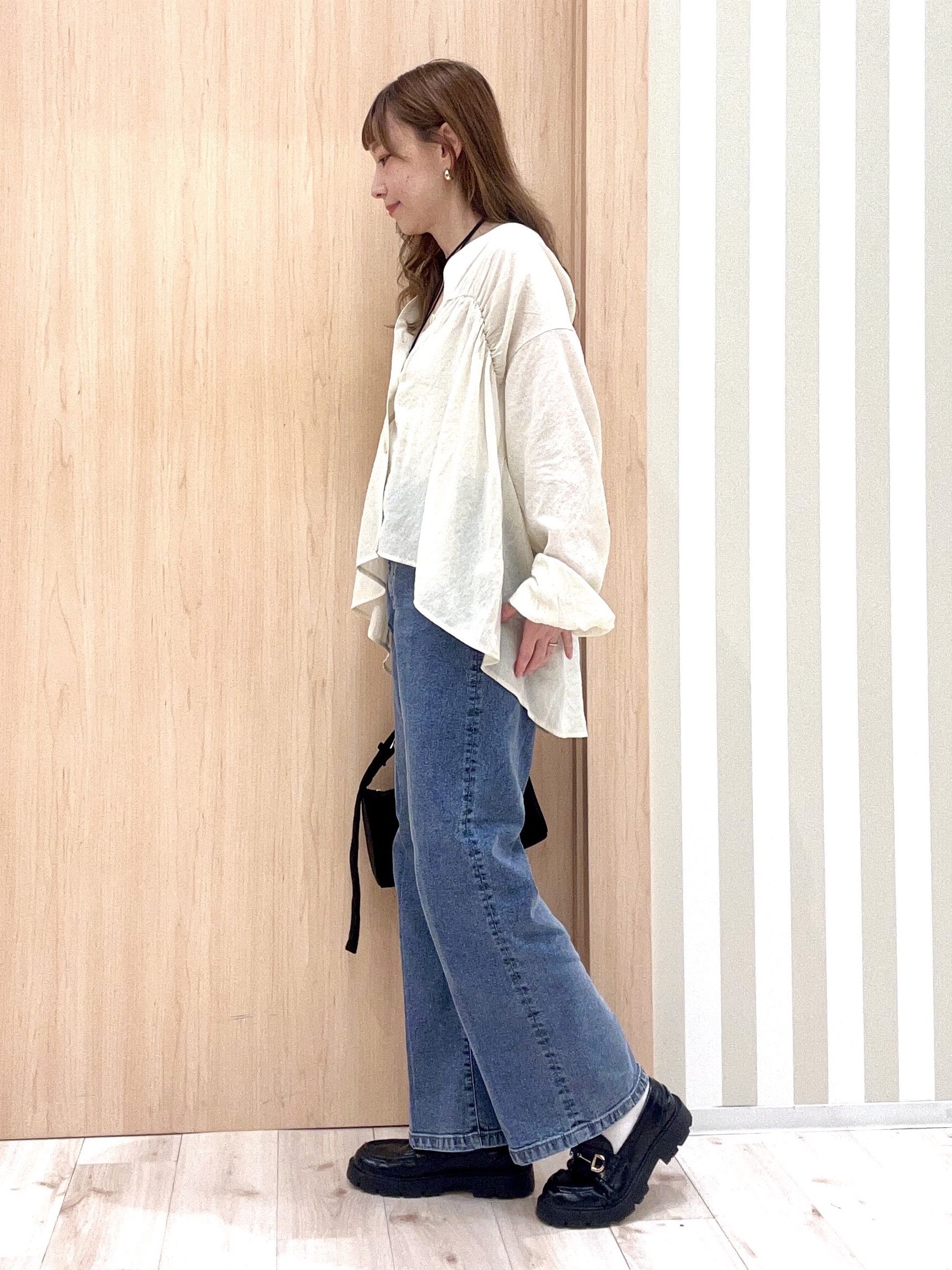 ririさんの「SHOO･LA･RUE｜【S-LL/洗濯機可】着痩せシルエット シャーリングシャツカーディガン」を使ったコーディネート