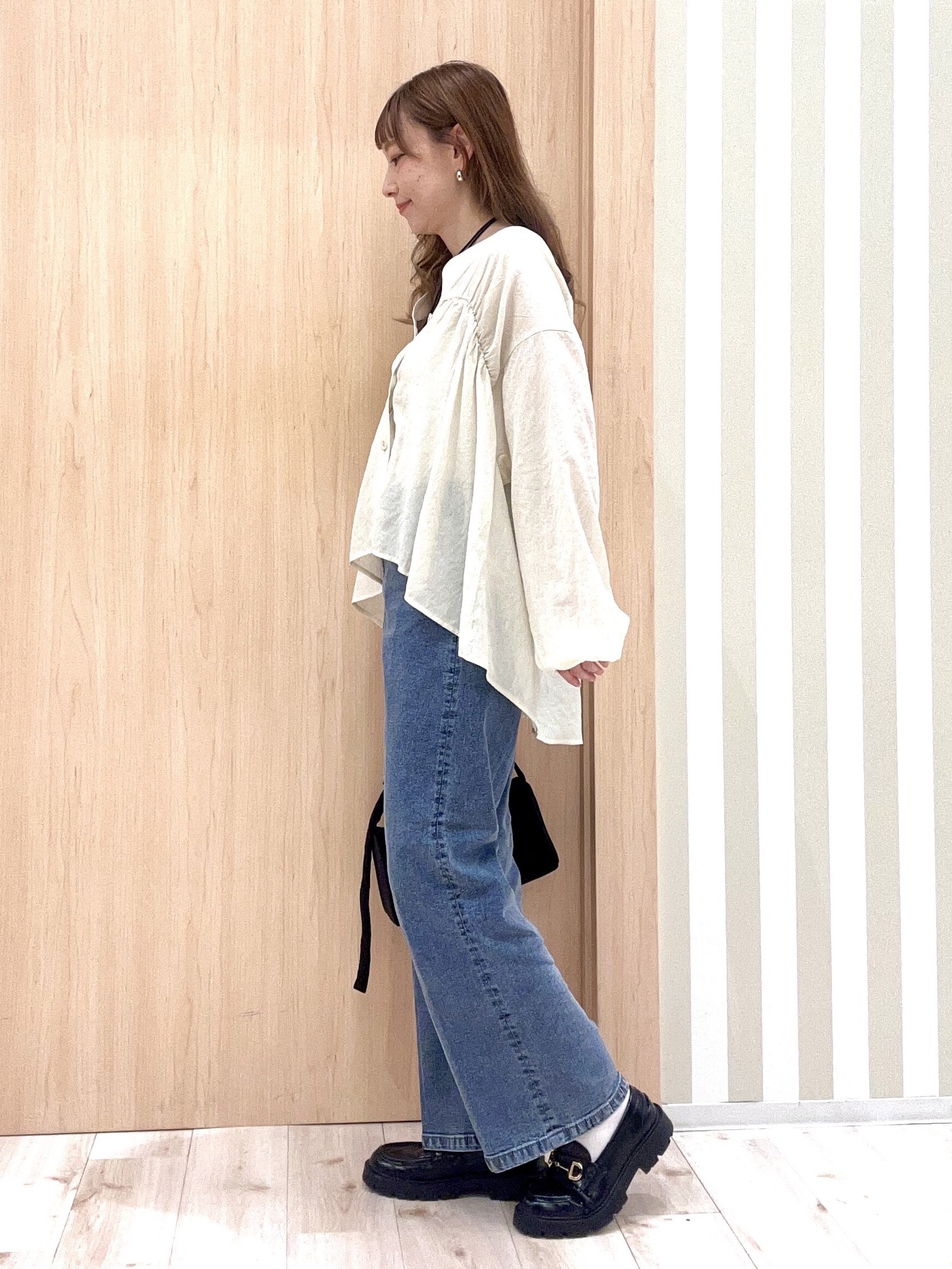 ririさんの「SHOO･LA･RUE｜【S-LL/洗濯機可】着痩せシルエット シャーリングシャツカーディガン」を使ったコーディネート