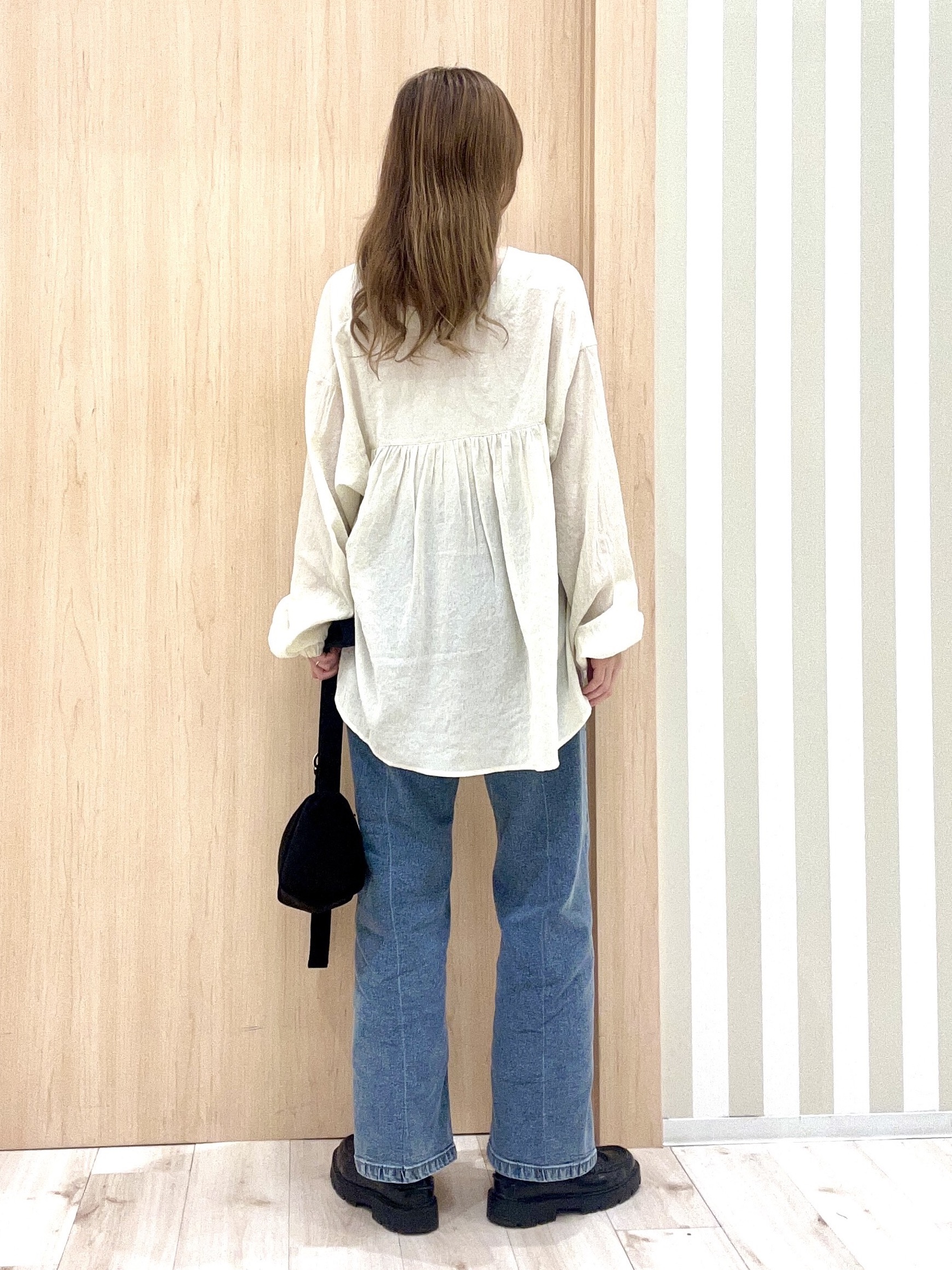 ririさんの「SHOO･LA･RUE｜【S-LL/洗濯機可】着痩せシルエット シャーリングシャツカーディガン」を使ったコーディネート