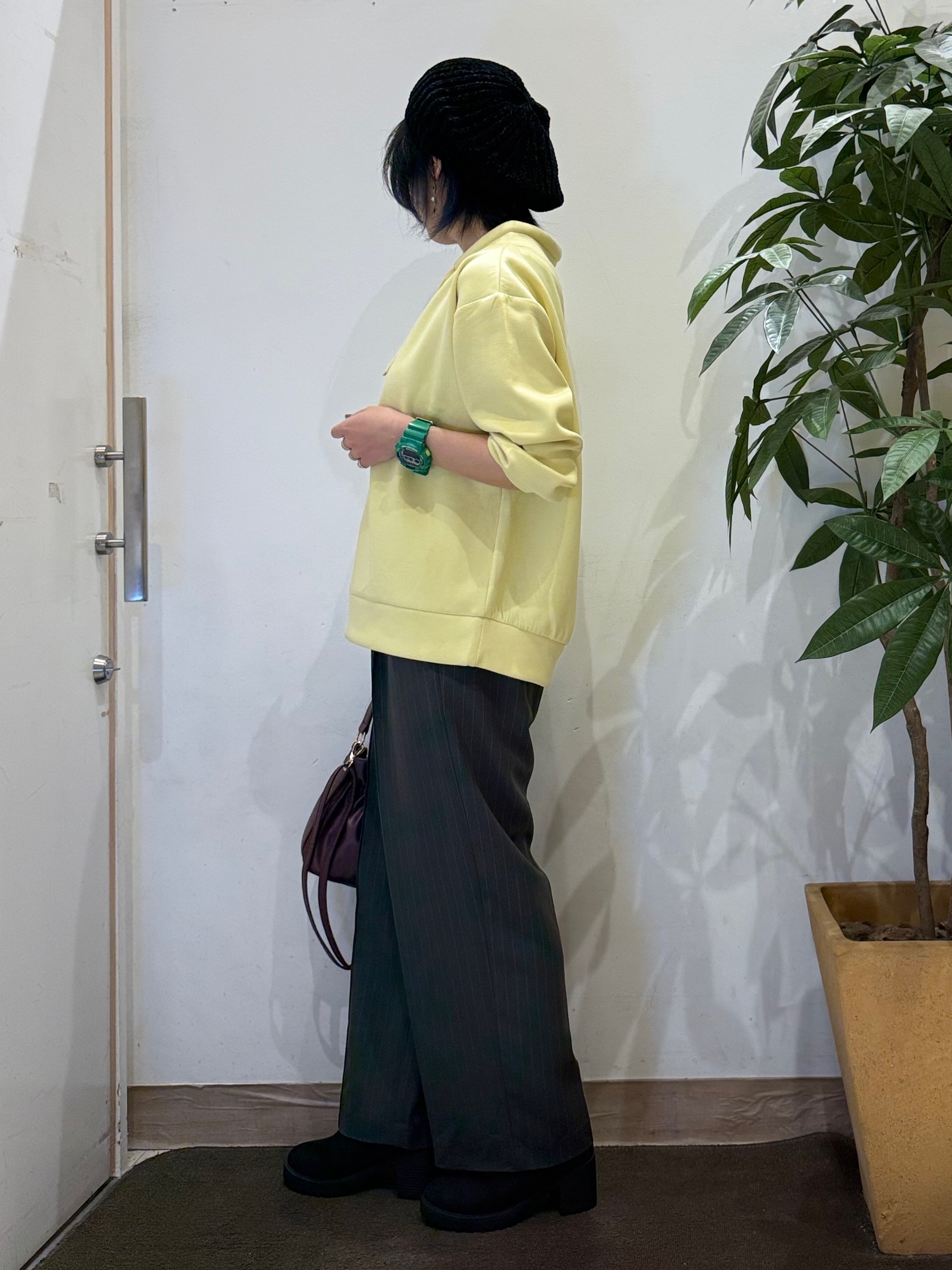 misakiさんの「SHOO･LA･RUE｜【S-LL/体型カバー】もちさらなめらかタッチ 抜き襟風トップス」を使ったコーディネート