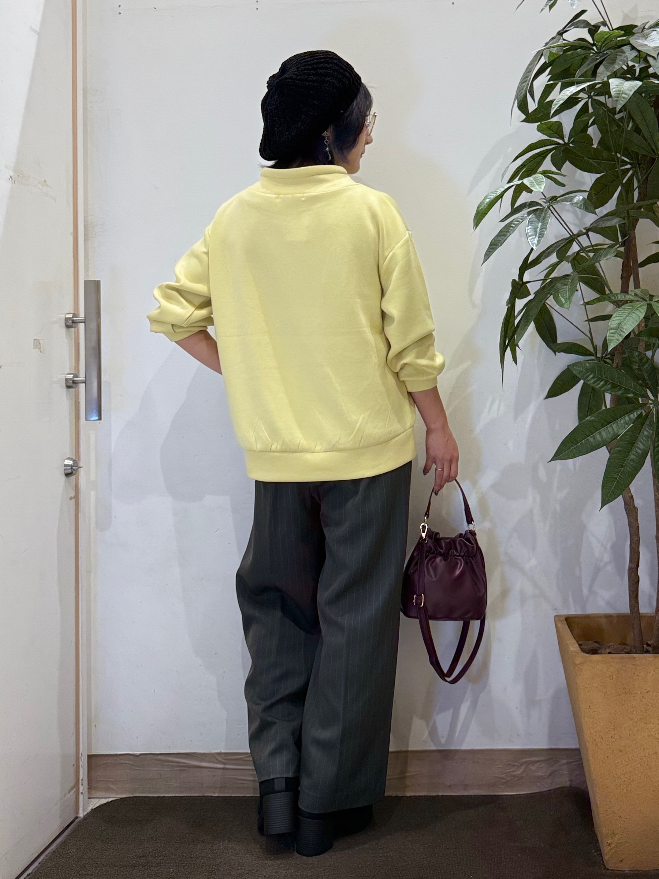 misakiさんの「SHOO･LA･RUE｜【S-LL/体型カバー】もちさらなめらかタッチ 抜き襟風トップス」を使ったコーディネート