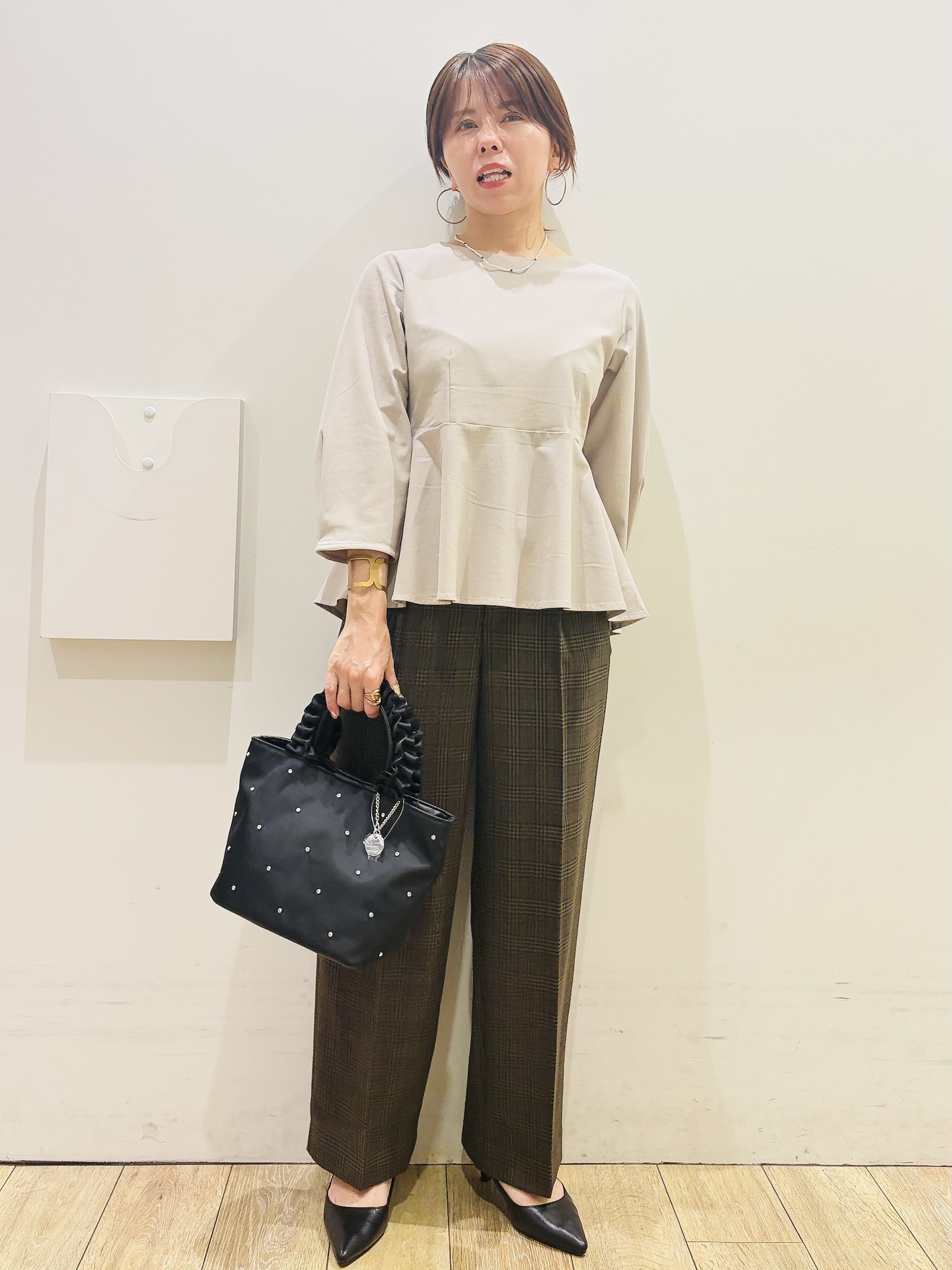 YUKOさんの「index｜バックパール調ペプラムトップス【洗濯機OK】」を使ったコーディネート