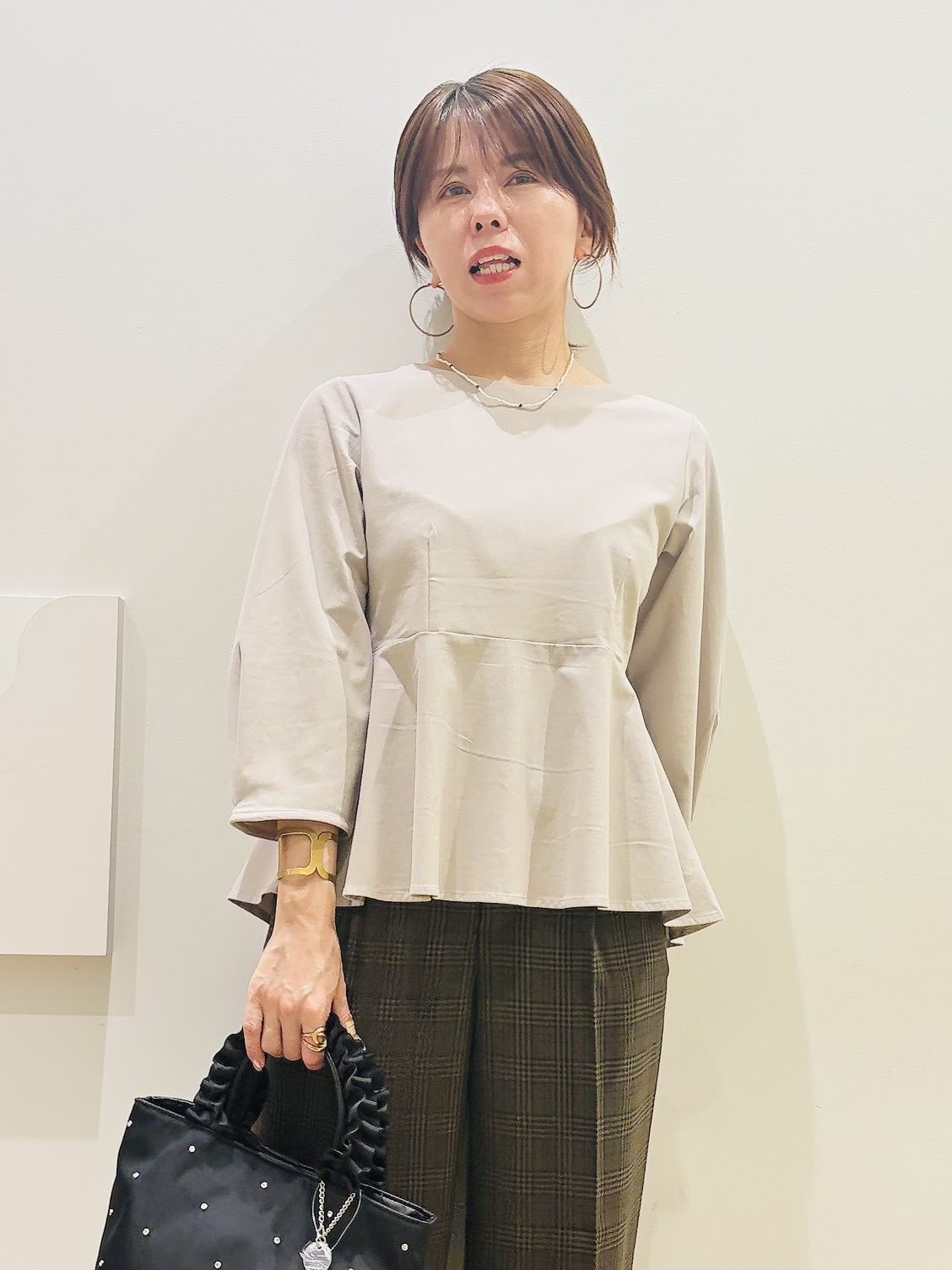 YUKOさんの「index｜バックパール調ペプラムトップス【洗濯機OK】」を使ったコーディネート
