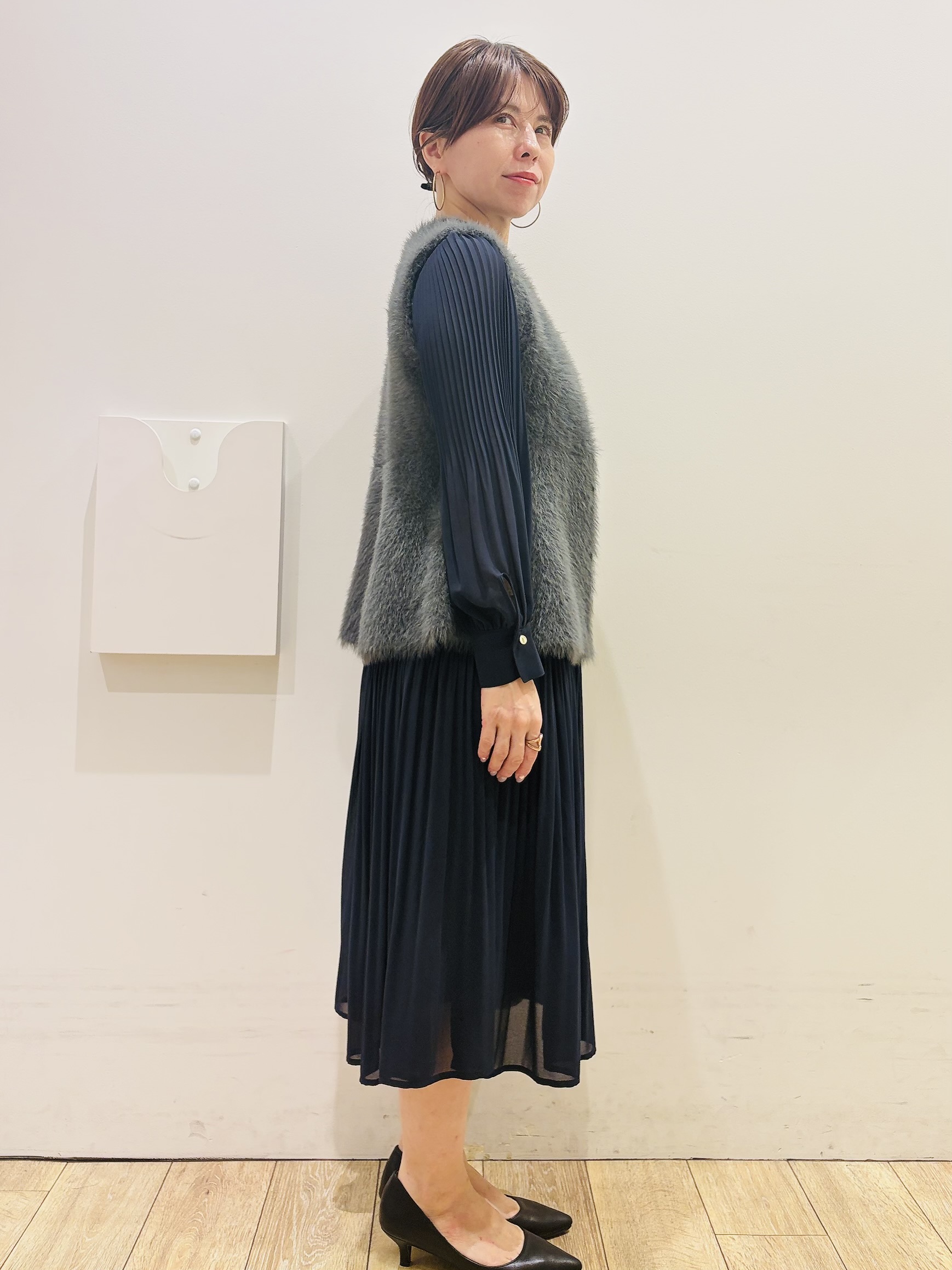 YUKOさんの「index｜フェザーニットペプラムジレ【洗濯機OK】」を使ったコーディネート