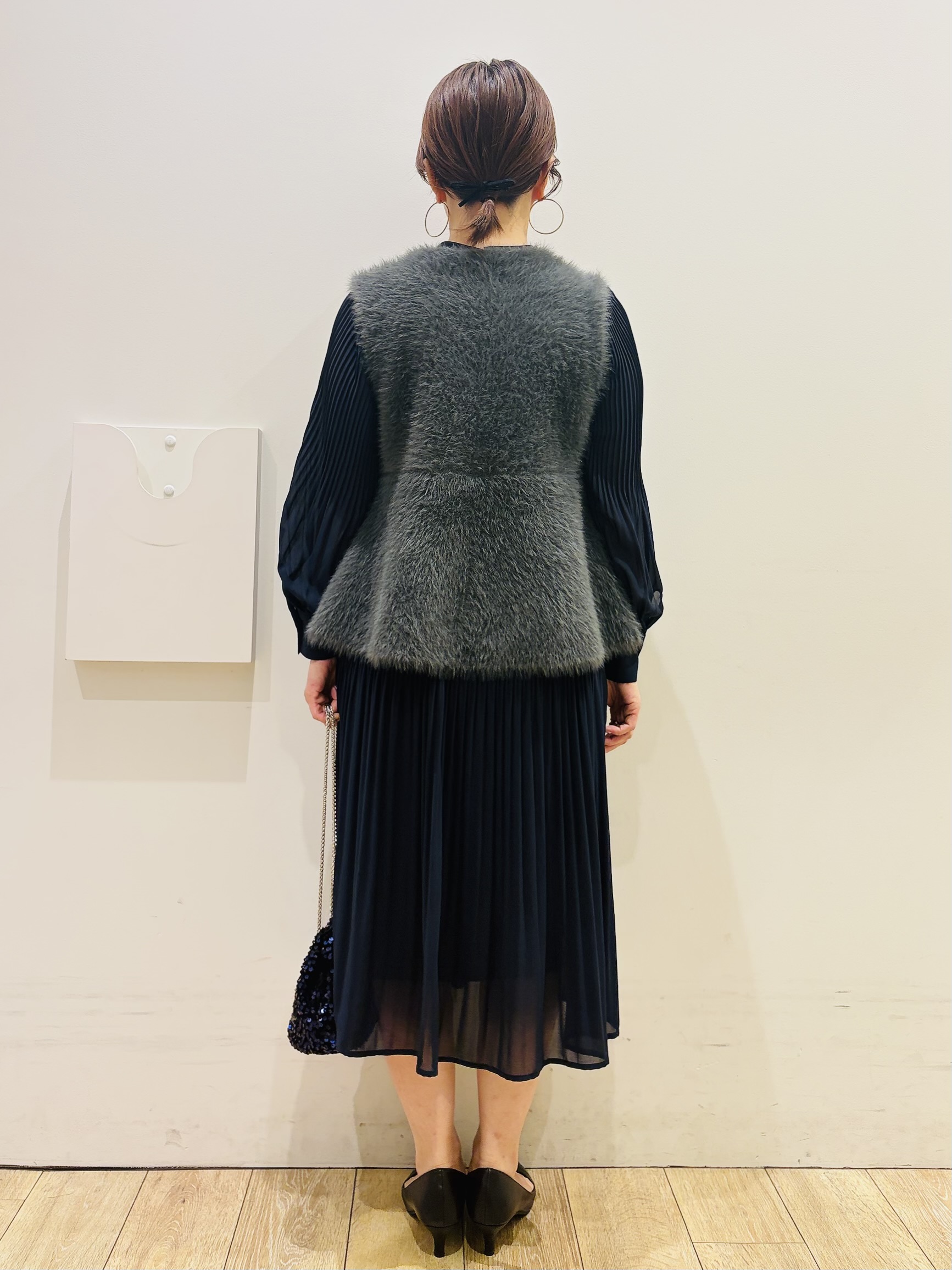 YUKOさんの「index｜フェザーニットペプラムジレ【洗濯機OK】」を使ったコーディネート