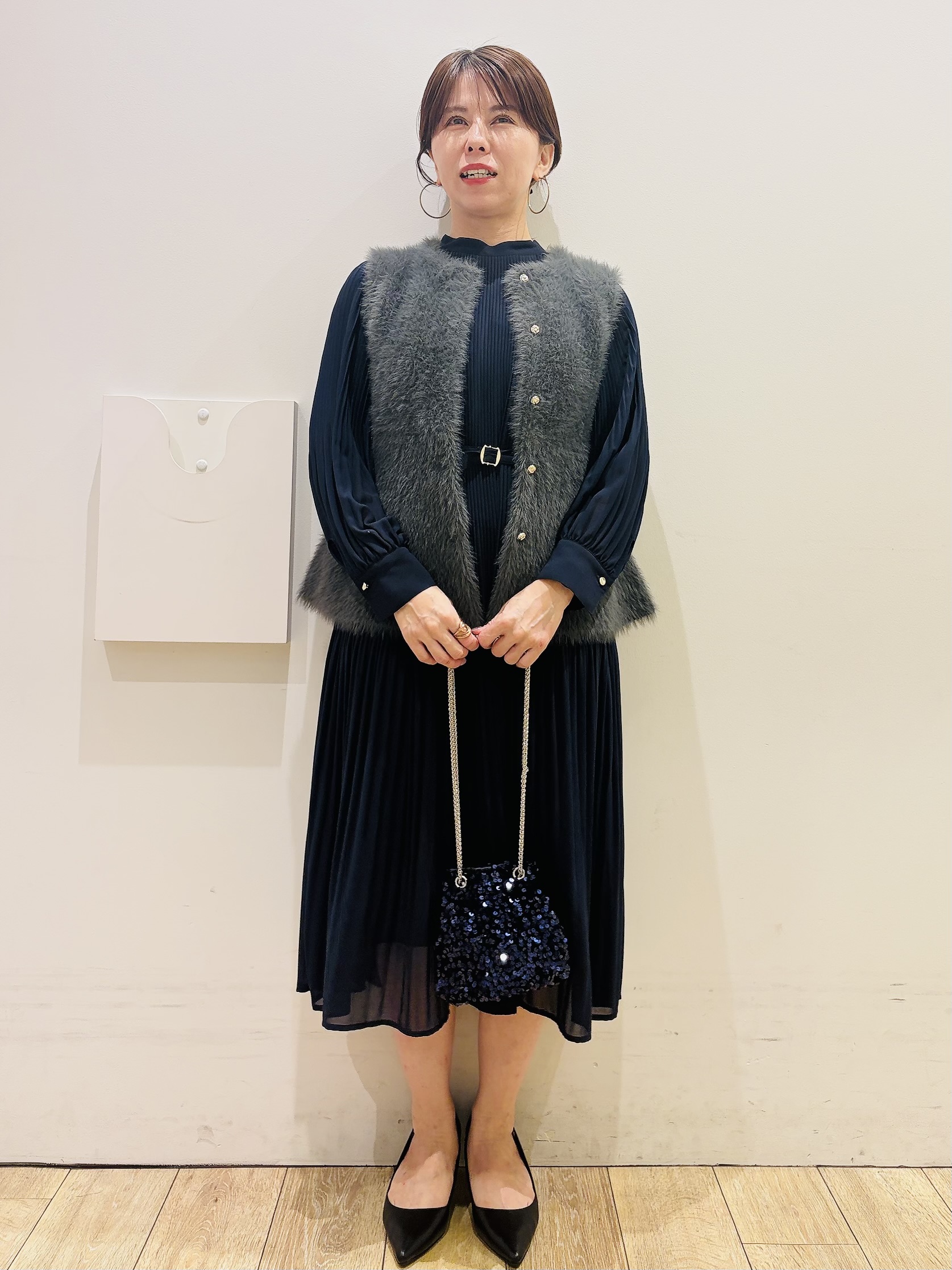 YUKOさんの「index｜フェザーニットペプラムジレ【洗濯機OK】」を使ったコーディネート