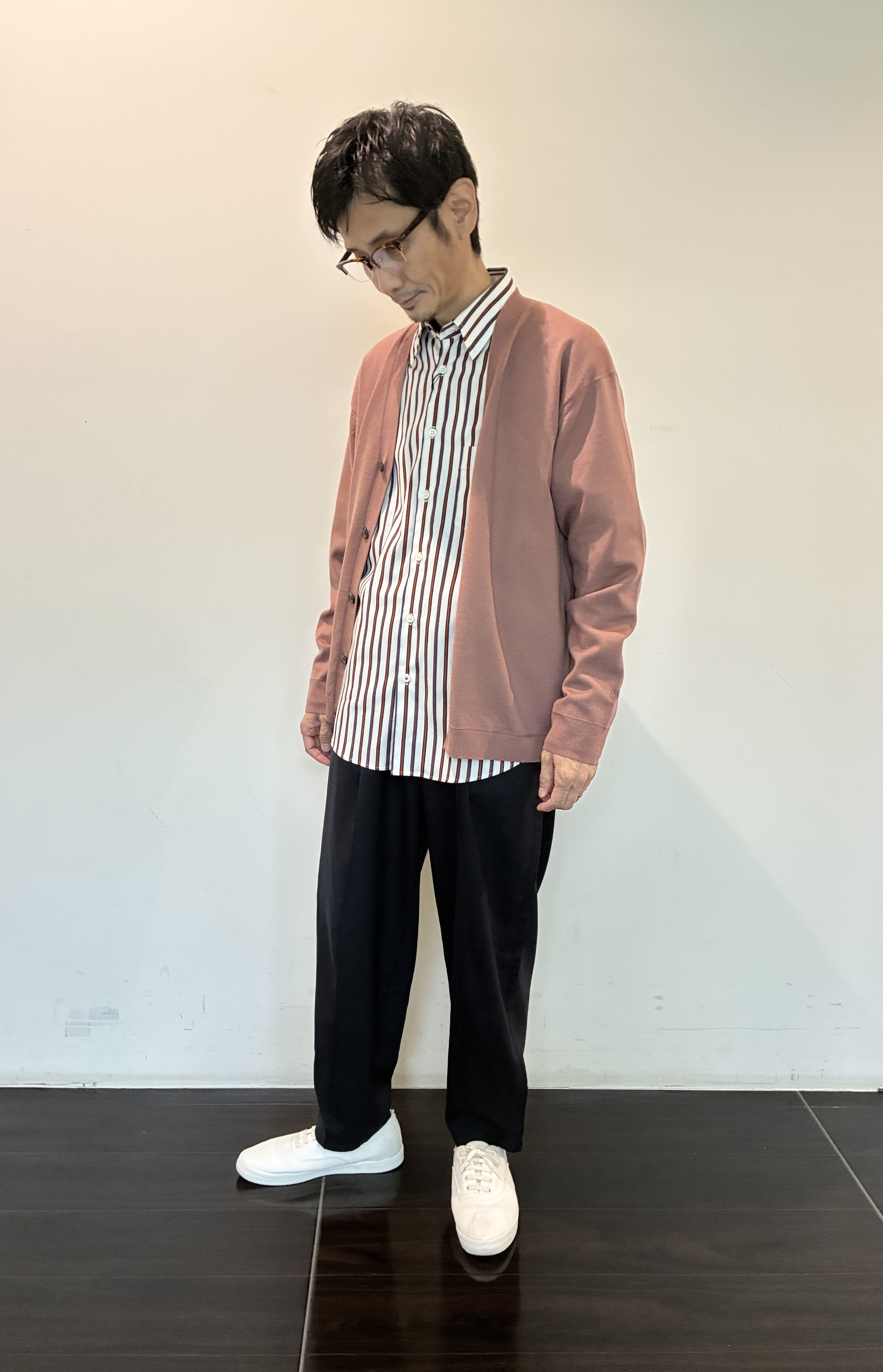 ハセガワさんの「TAKEO KIKUCHI｜【BOWLER HAT LABEL】日本製オルタネートストライプシャツ」を使ったコーディネート