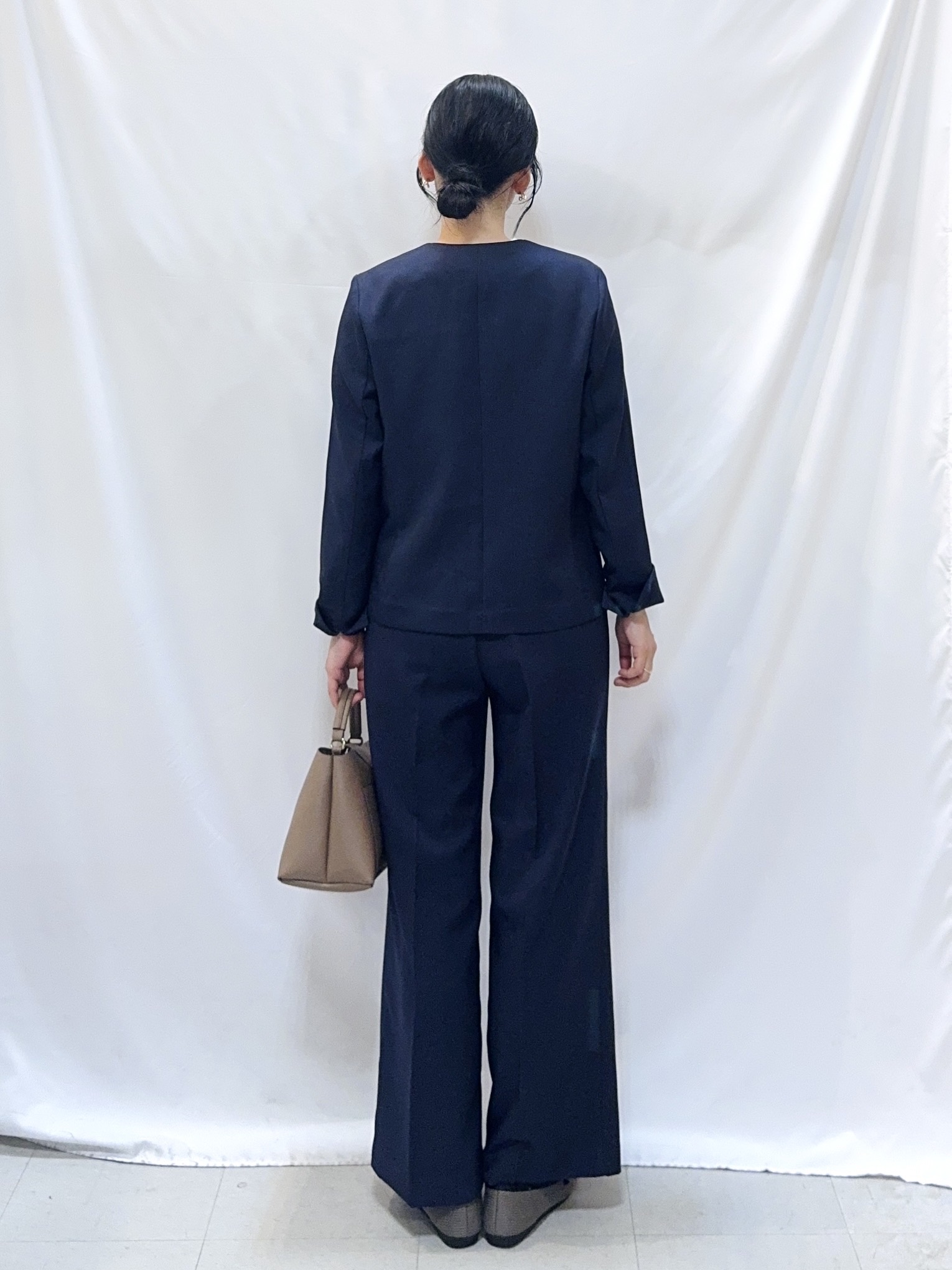𝐇𝐢𝐫𝐨𝐦𝐢さんの「SHOO･LA･RUE｜【セットアップ可/通勤/洗濯機可/SS-LL】女性らしく決まる カラーレスジャケット」を使ったコーディネート
