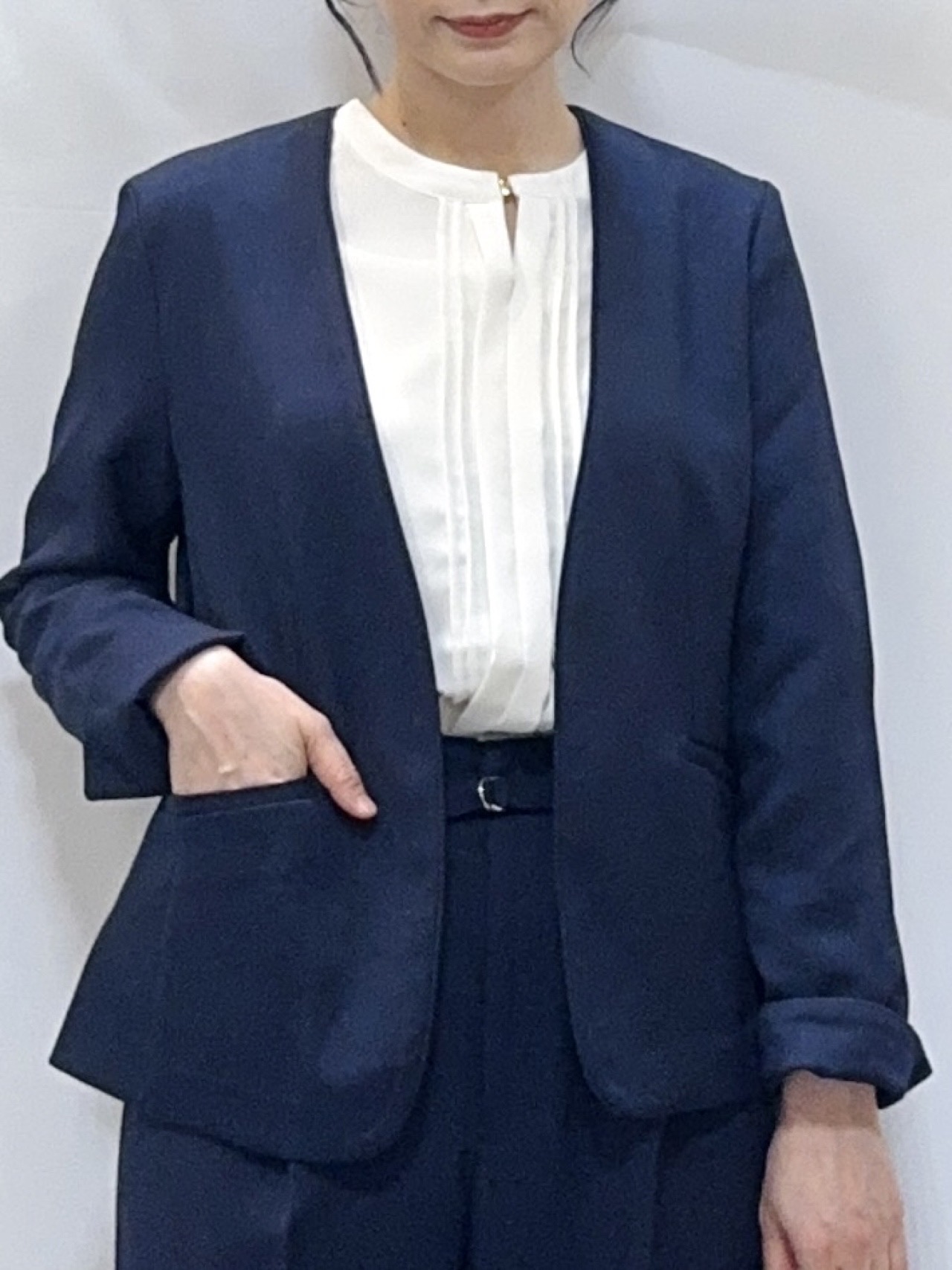 𝐇𝐢𝐫𝐨𝐦𝐢さんの「SHOO･LA･RUE｜【セットアップ可/通勤/洗濯機可/SS-LL】女性らしく決まる カラーレスジャケット」を使ったコーディネート