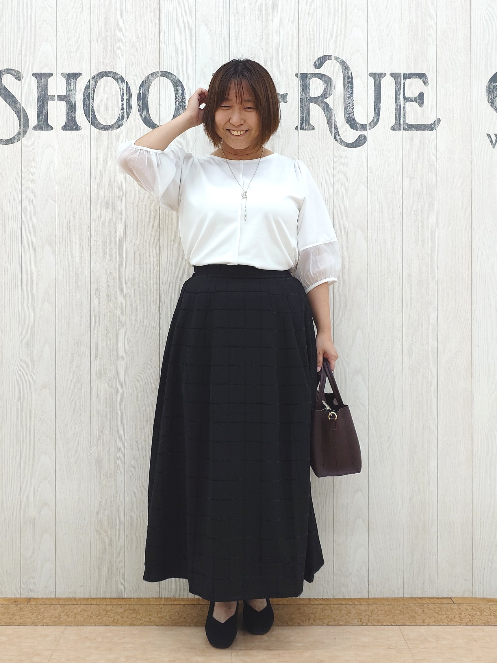 とろろさんの「SHOO･LA･RUE｜【洗濯機可/S-LL】 大人のシアー感 お袖切り替えラウンドネックトップス」を使ったコーディネート