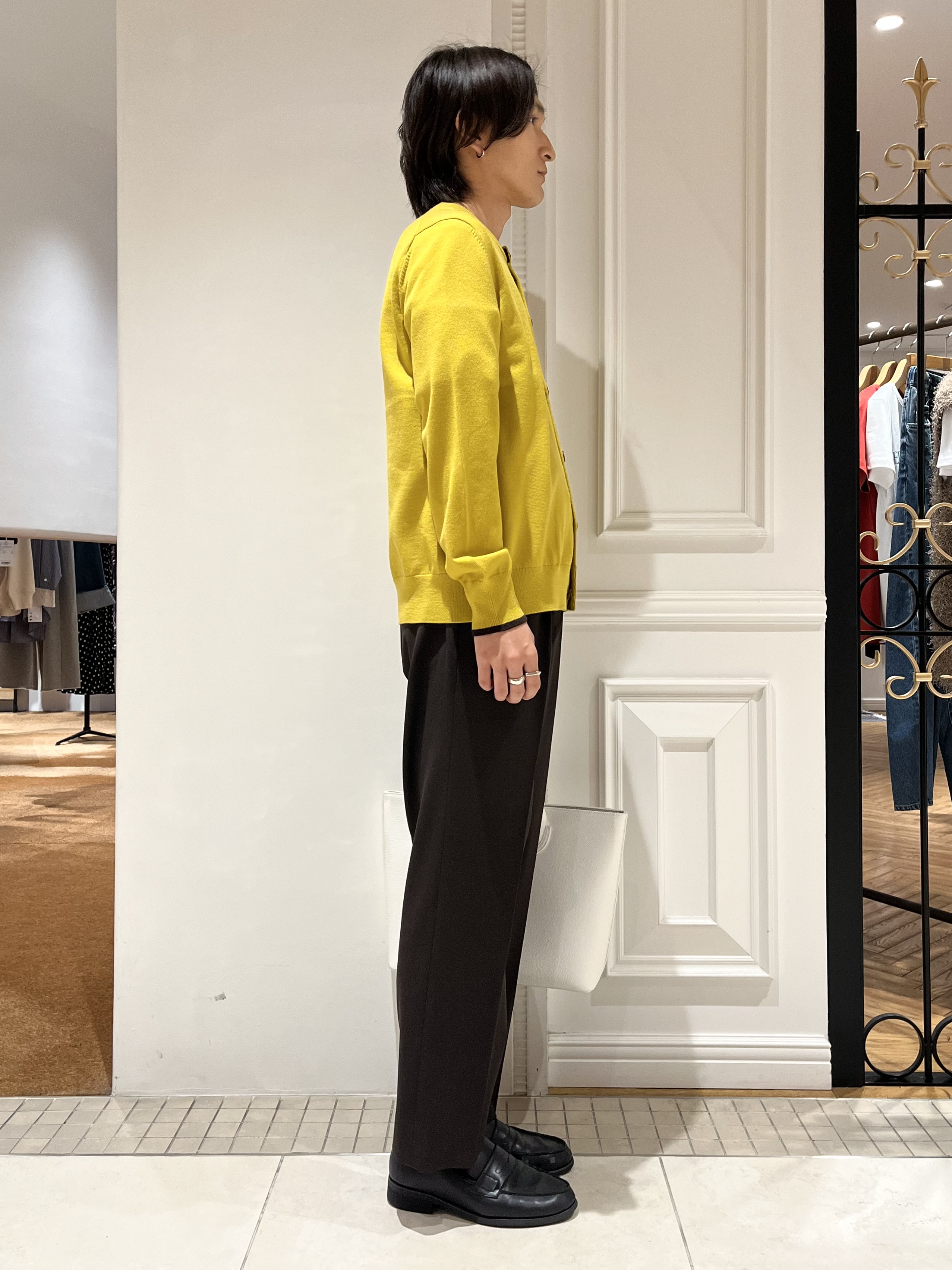 Watanabeさんの「DRESSTERIOR｜【7色展開】ゼニアバルーファ キャッシュウール ラウンドネックカーディガン」を使ったコーディネート