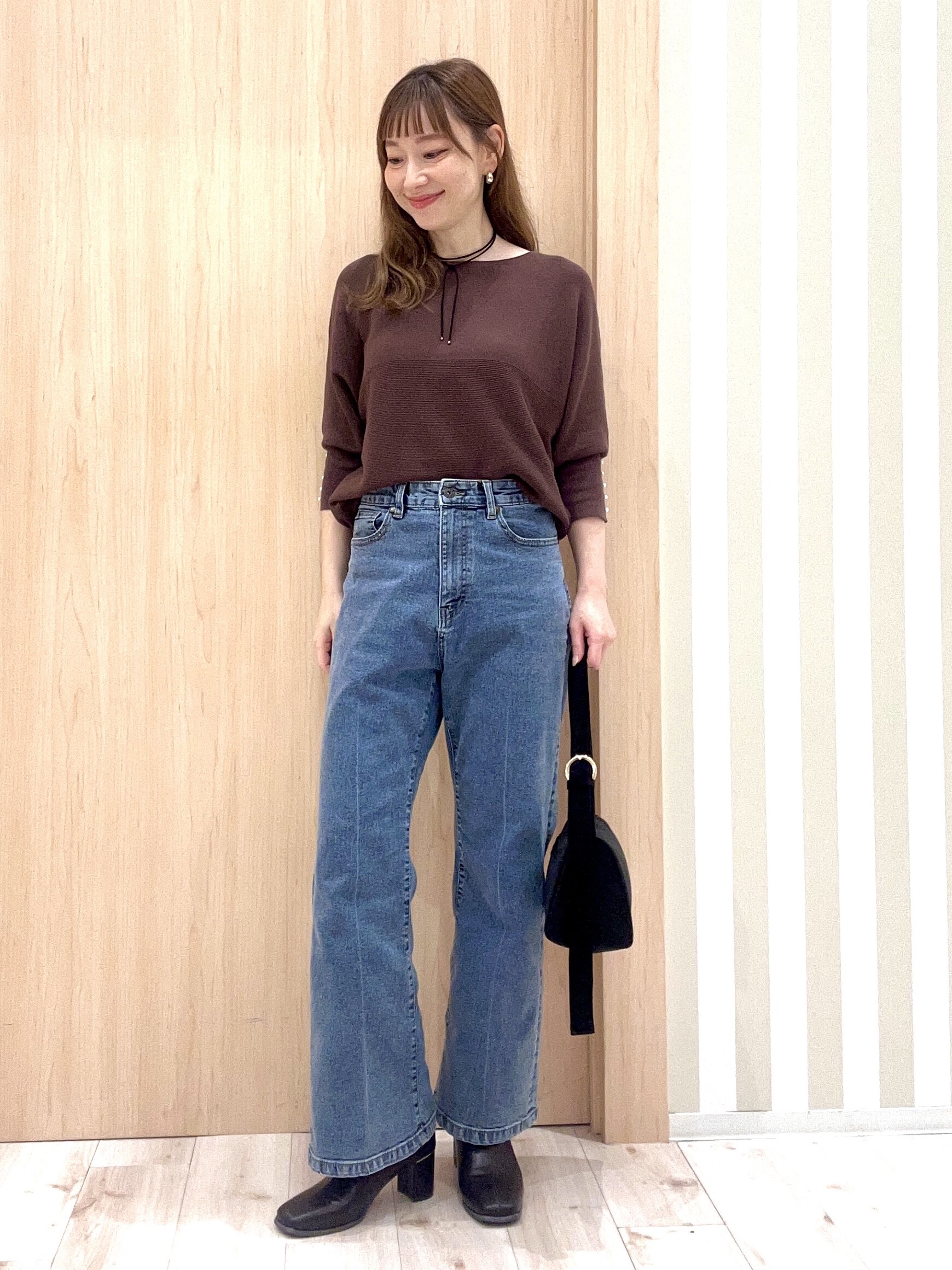 ririさんの「SHOO･LA･RUE｜【毛玉になりにくい】パール調ボタンが女性らしさをプラス ガーター切替 7分袖ドルマンニット」を使ったコーディネート