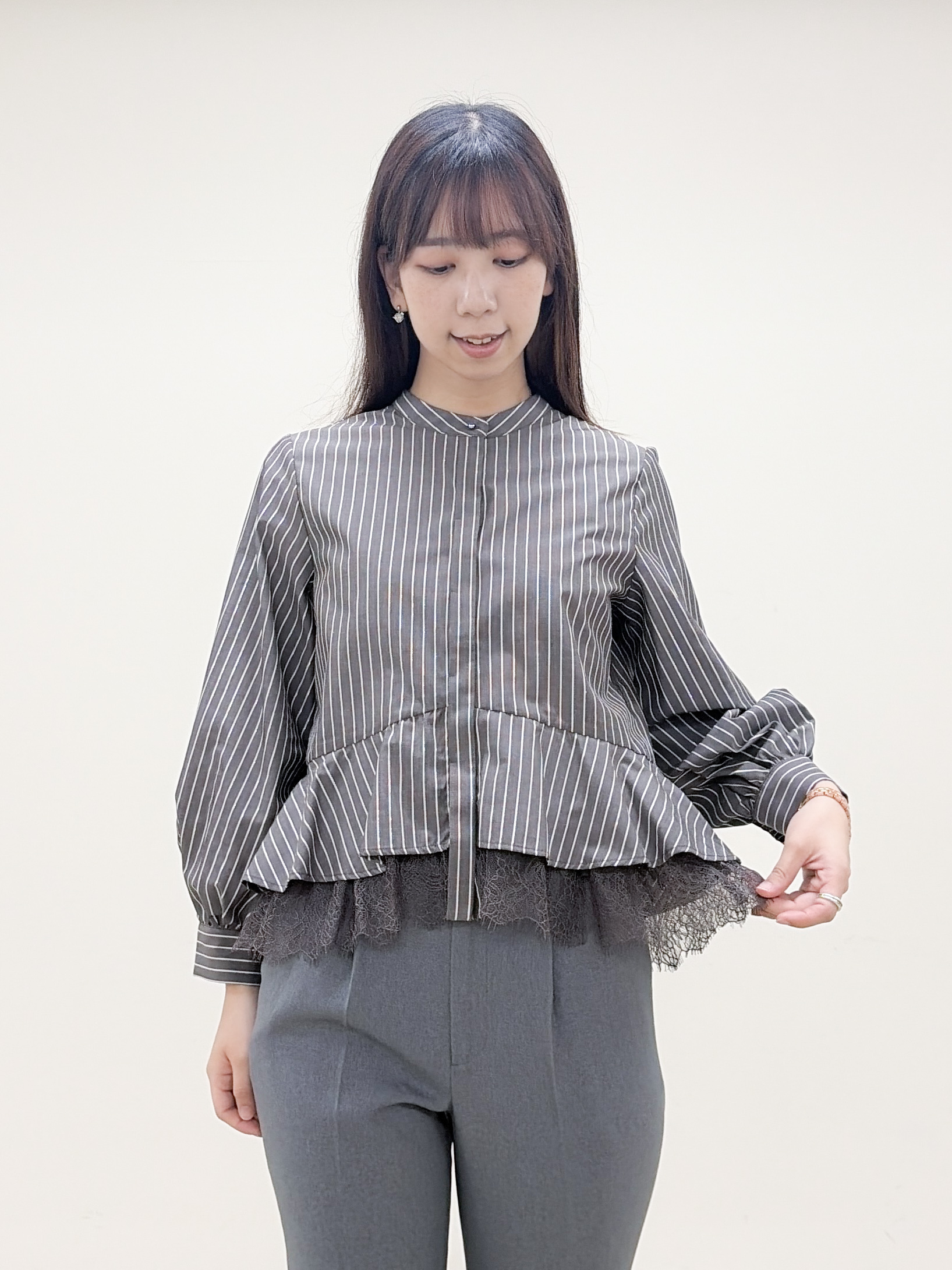 yurinaさんの「index｜【防シワ】レースレイヤードペプラムブラウス《洗濯機OK／イージーアイロン》」を使ったコーディネート