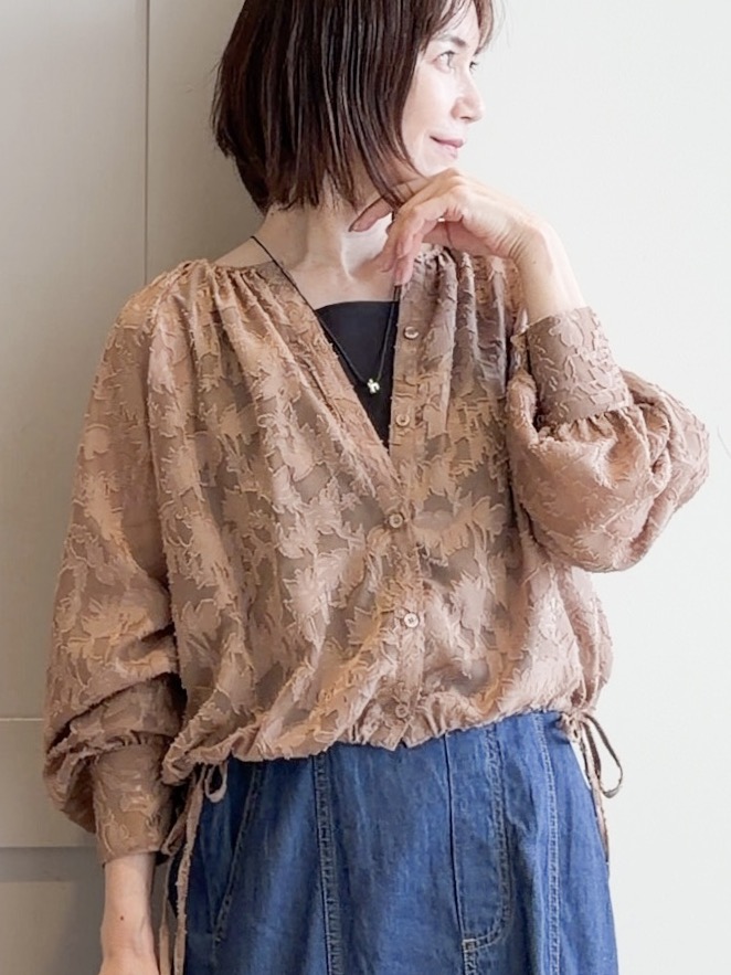 yamakoさんの「grove｜上品に華やぐ シアージャカードブラウス」を使ったコーディネート