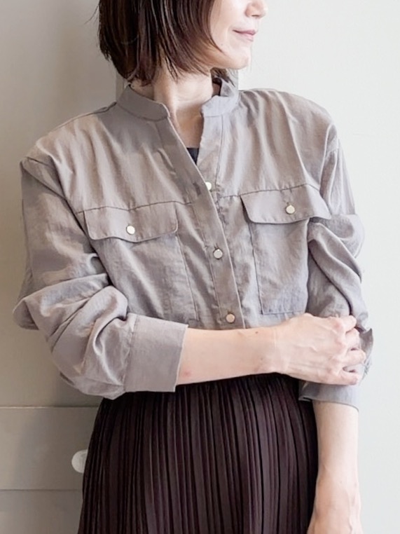 yamakoさんの「grove｜顔周りをすっきり見せる バンドカラースキッパーシャツ」を使ったコーディネート