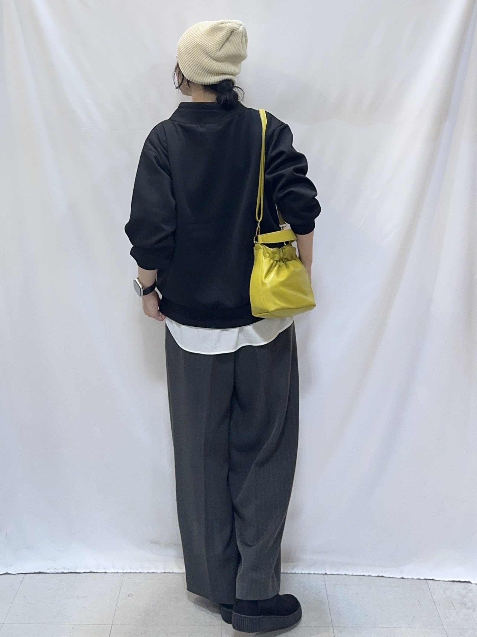 𝐇𝐢𝐫𝐨𝐦𝐢さんの「SHOO･LA･RUE｜【S-LL/体型カバー】もちさらなめらかタッチ 抜き襟風トップス」を使ったコーディネート
