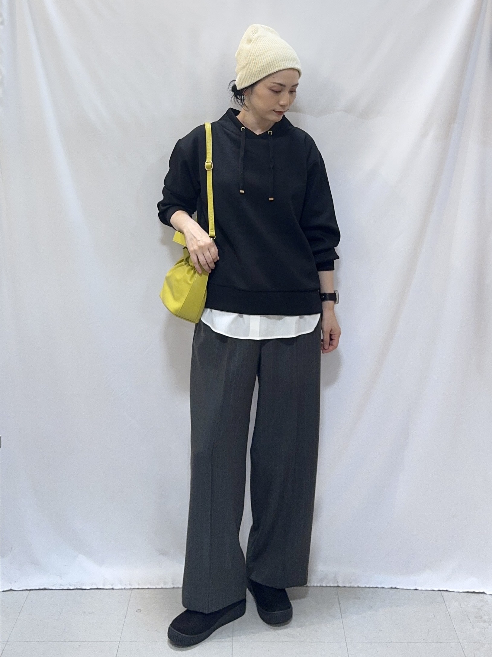 𝐇𝐢𝐫𝐨𝐦𝐢さんの「SHOO･LA･RUE｜【S-LL/体型カバー】もちさらなめらかタッチ 抜き襟風トップス」を使ったコーディネート