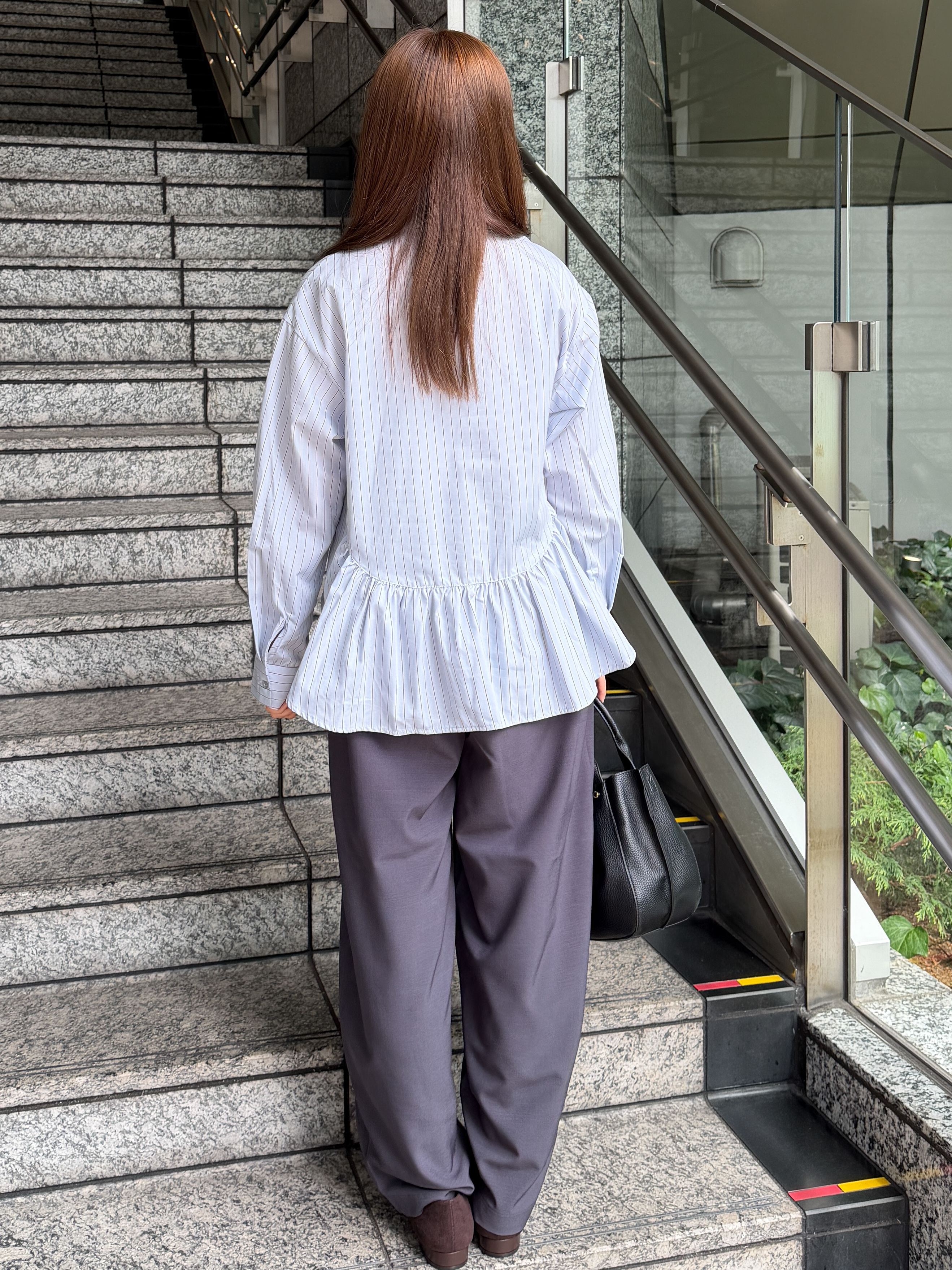 HANNAさんの「OPAQUE.CLIP｜ラウンドペプラムブラウス【洗濯機OK】」を使ったコーディネート