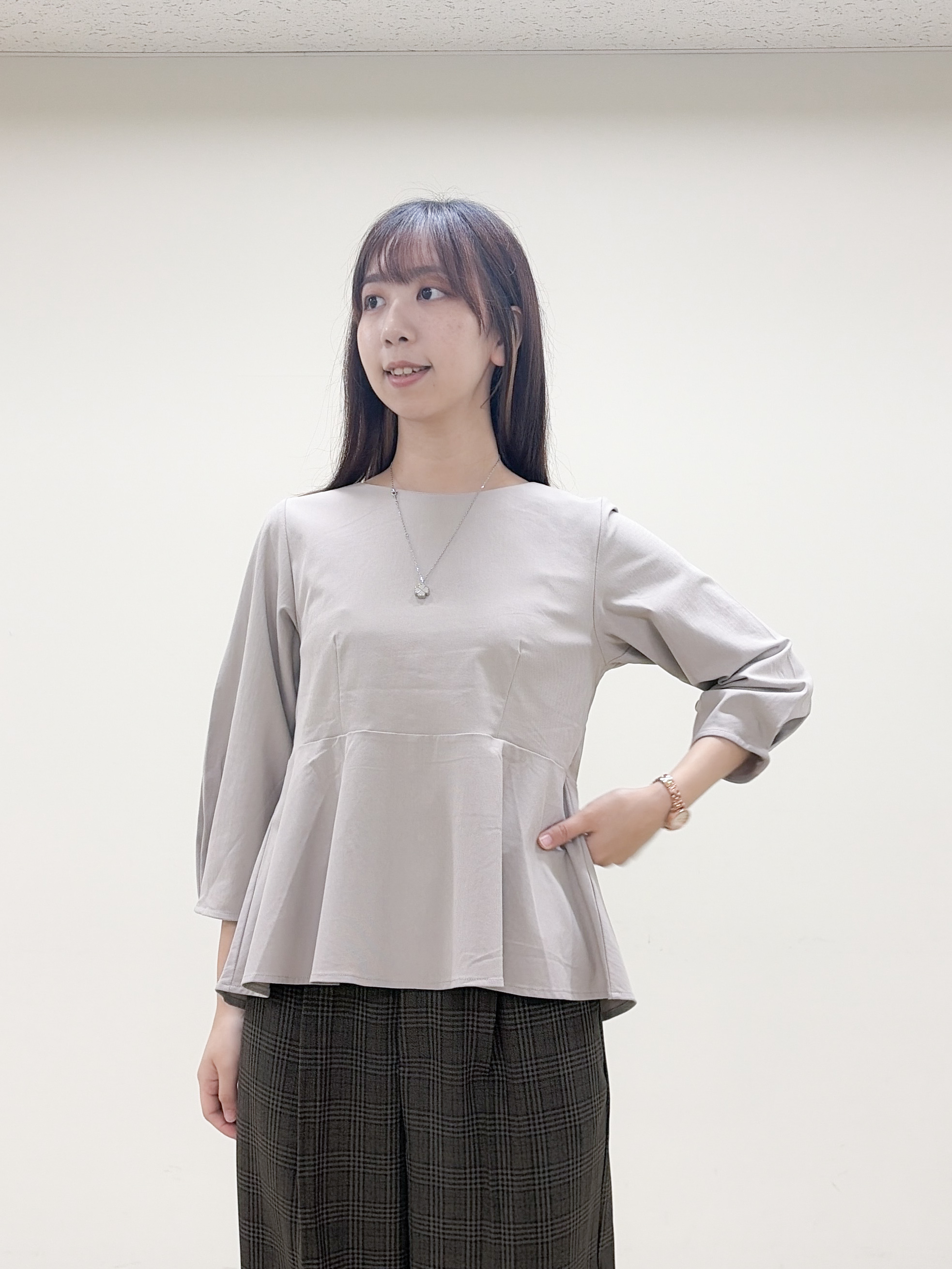 yurinaさんの「index｜バックパール調ペプラムトップス【洗濯機OK】」を使ったコーディネート