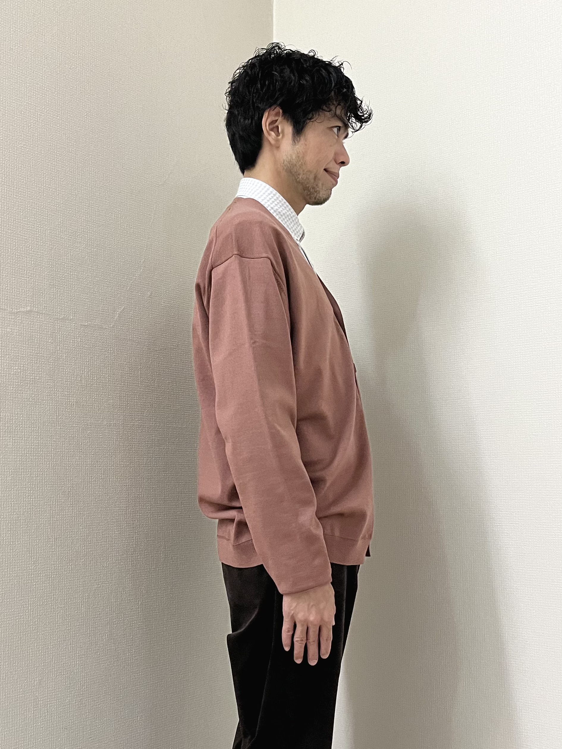 URAさんの「TAKEO KIKUCHI｜アンチピリング ニット カーディガン」を使ったコーディネート