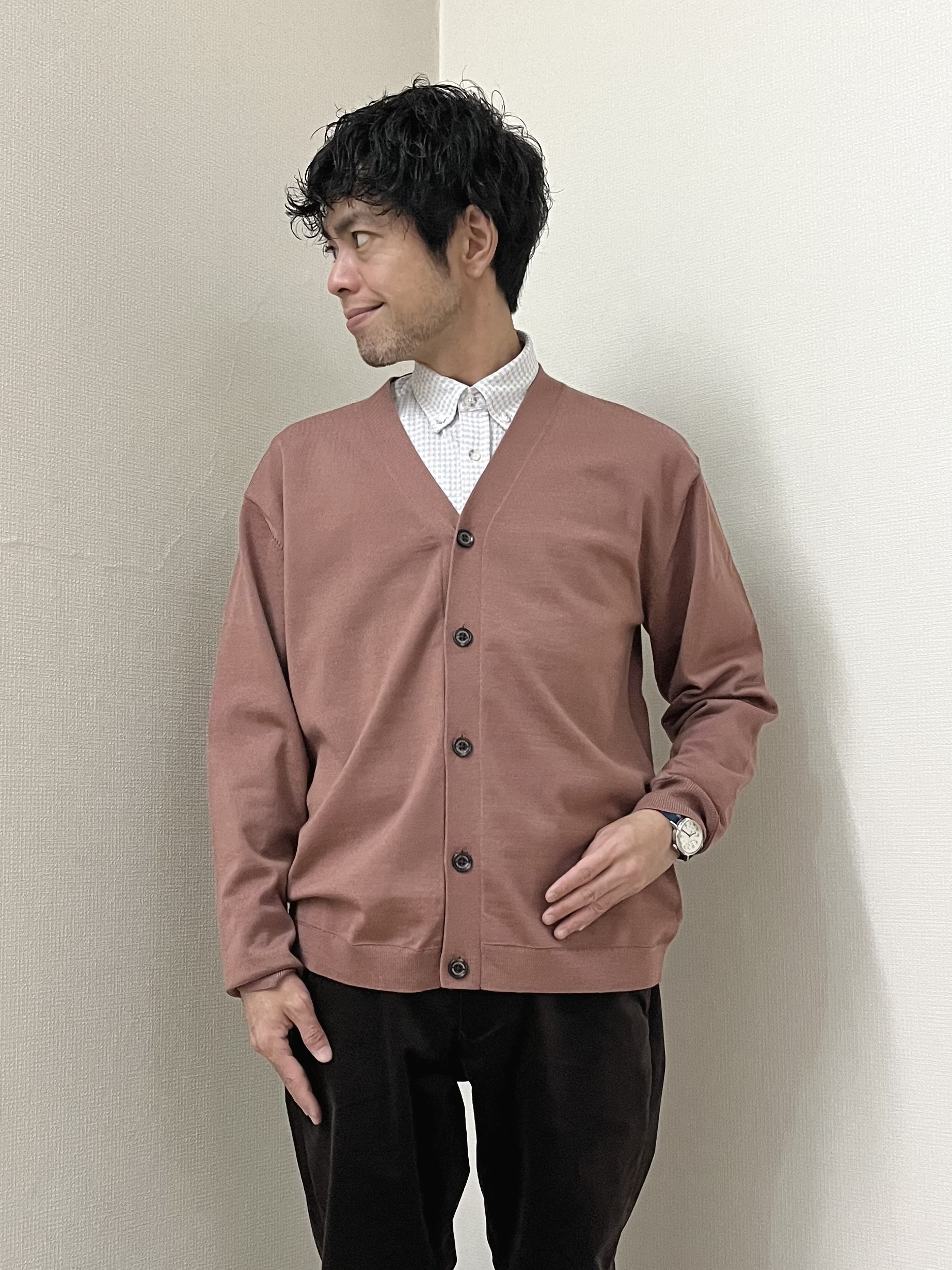 URAさんの「TAKEO KIKUCHI｜アンチピリング ニット カーディガン」を使ったコーディネート