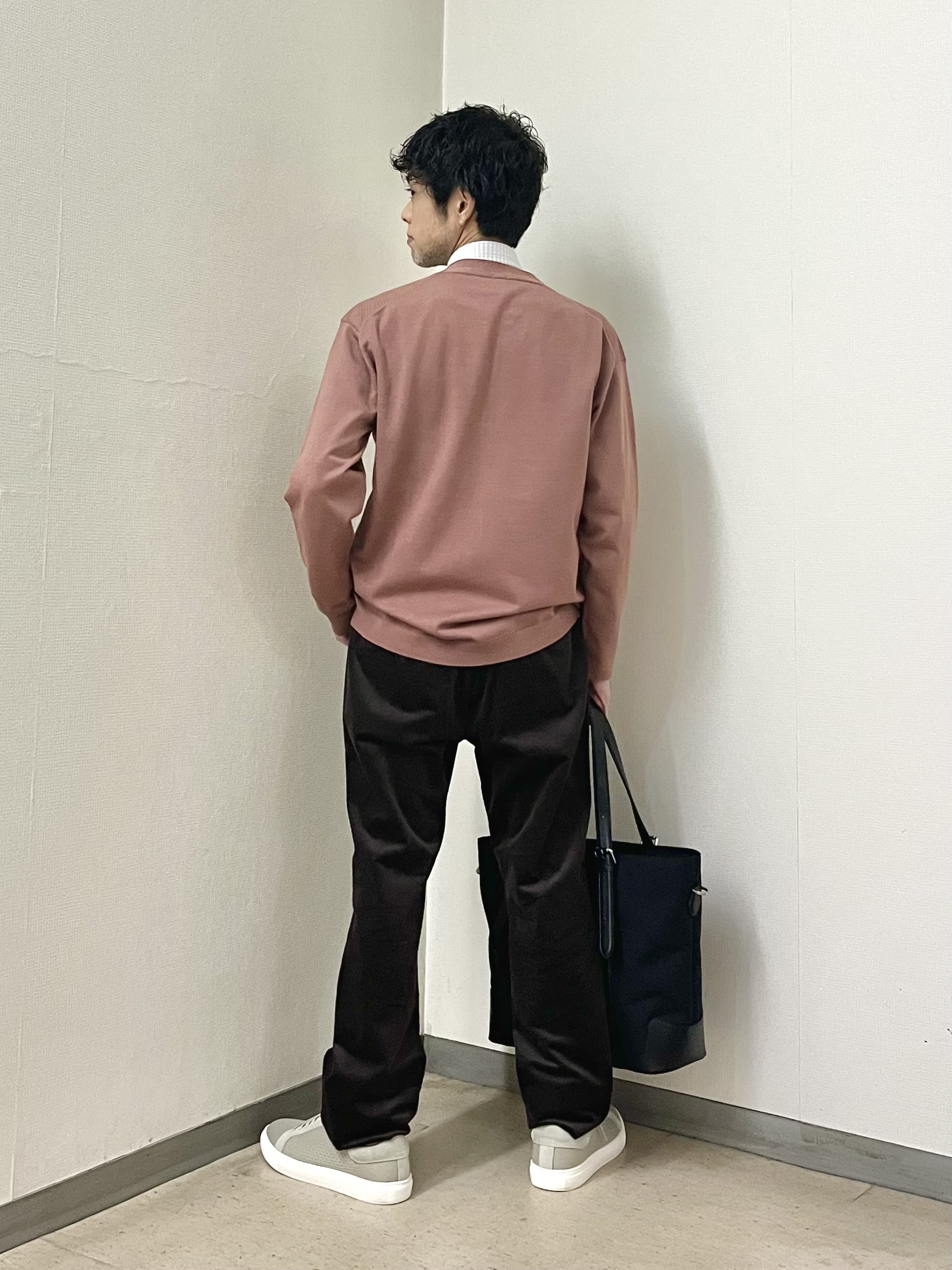 URAさんの「TAKEO KIKUCHI｜アンチピリング ニット カーディガン」を使ったコーディネート